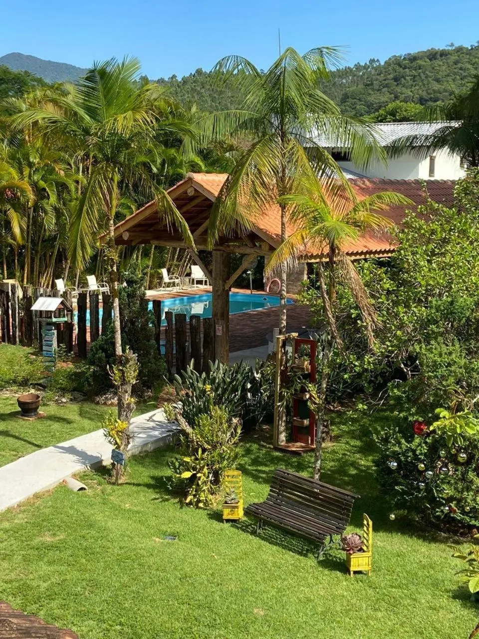 Swimming pool in Pousada Portal do Vigolo