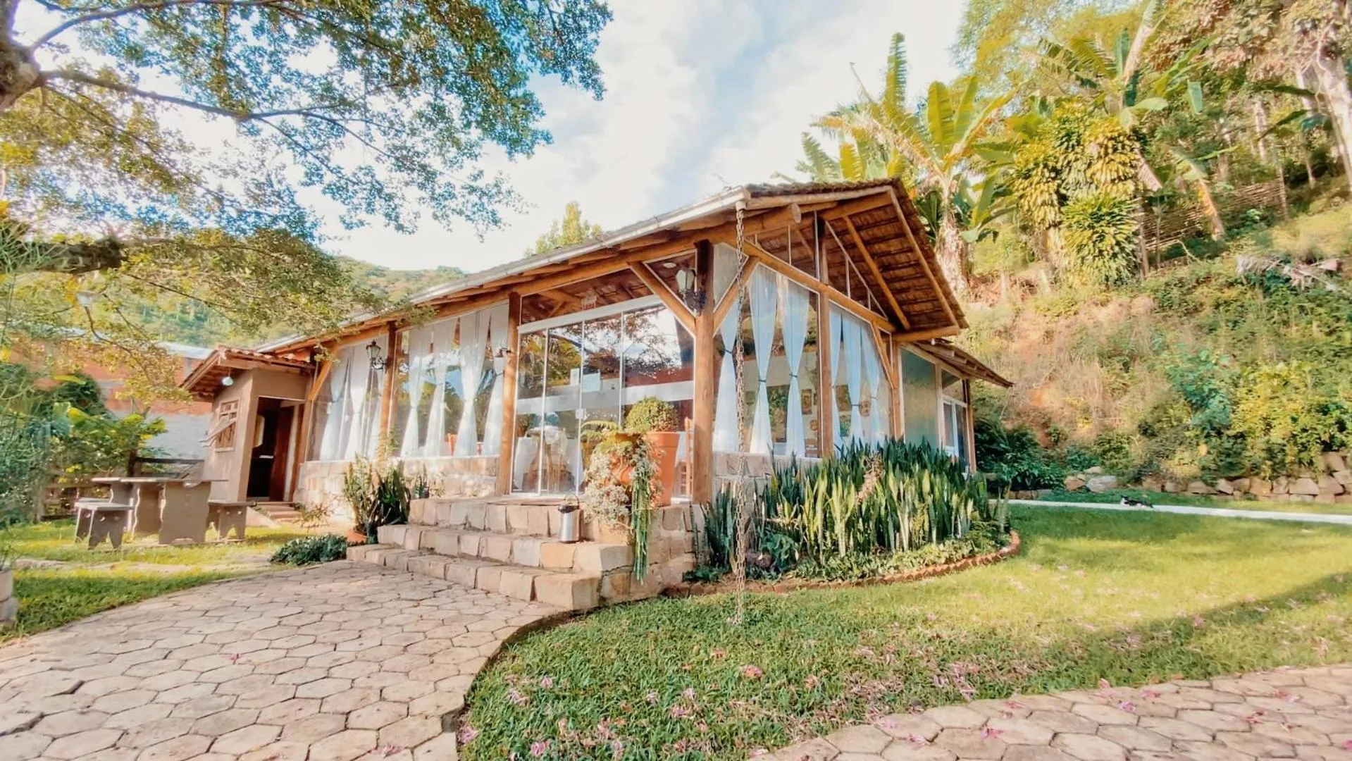 Property building in Pousada Portal do Vigolo