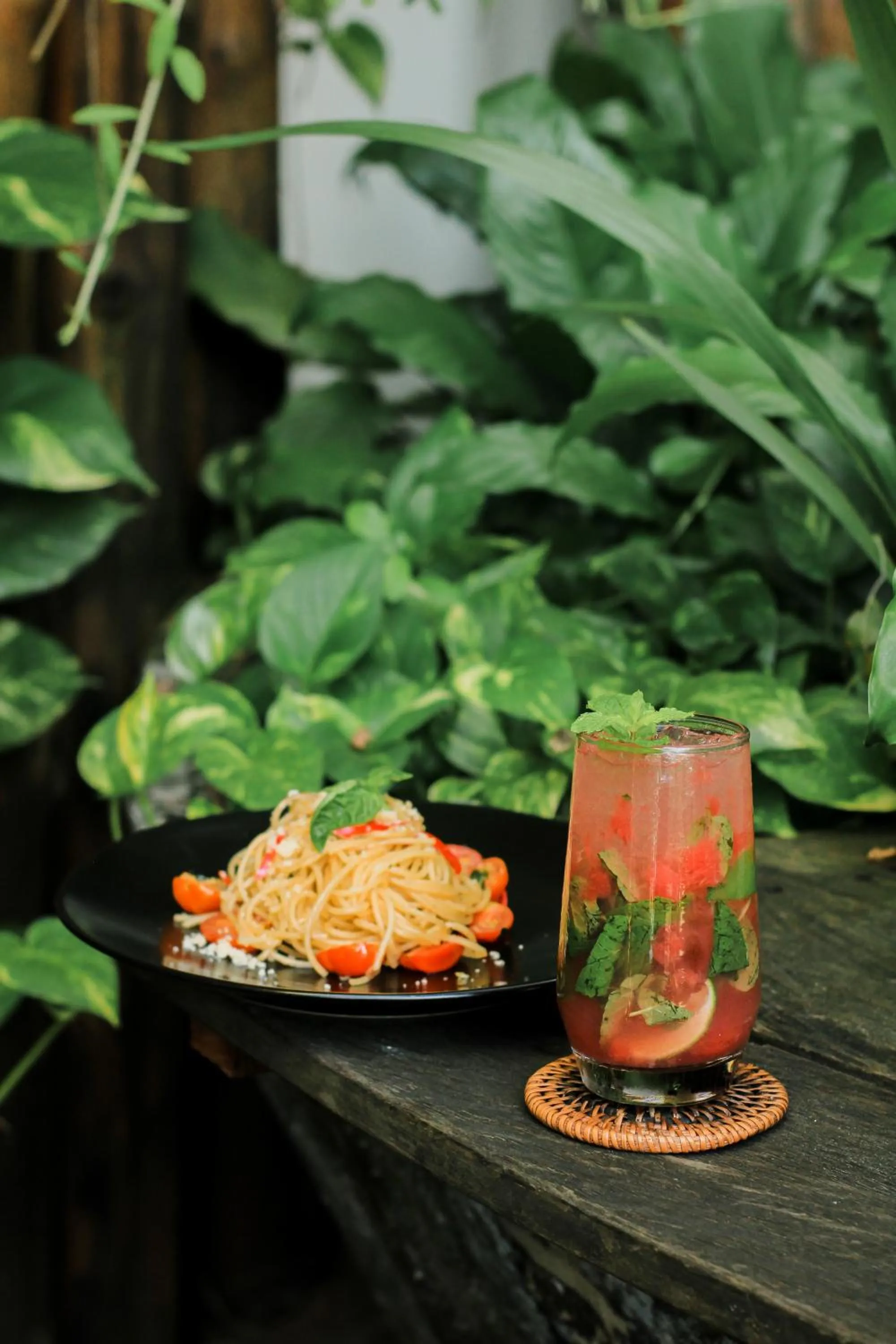 Food and drinks in Grandmas Plus Hotel Airport