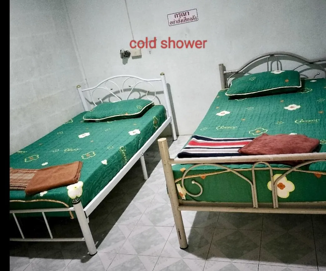 Photo of the whole room, Bed in Canaan