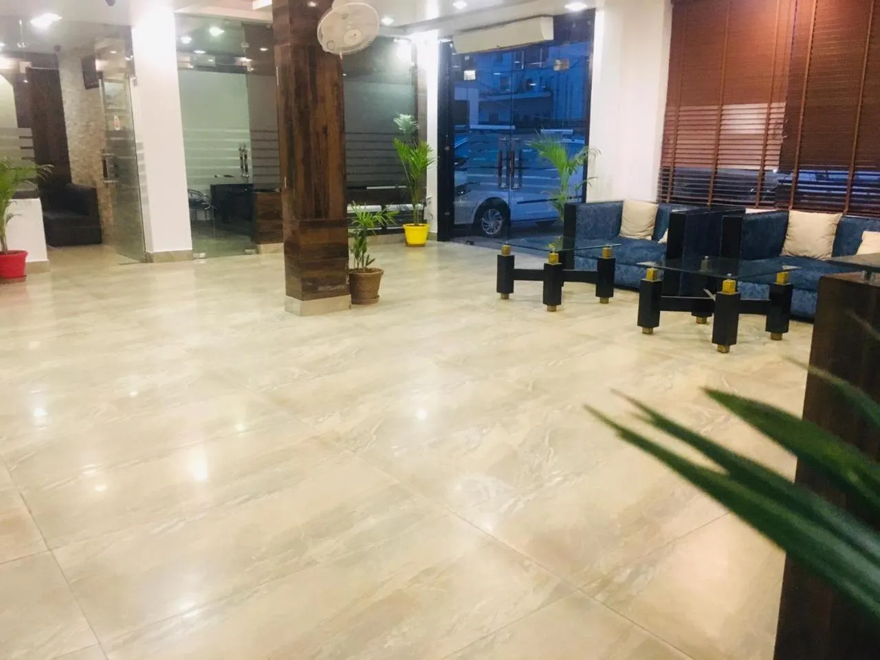 Lobby or reception in Hotel Maharaja Inn by Geetanjali Hotels