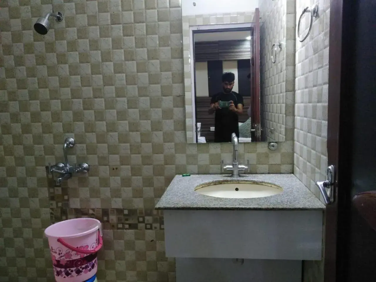 Bathroom in Hotel Maharaja Inn by Geetanjali Hotels Bathroom in Hotel Maharaja Inn by Geetanjali Hotels