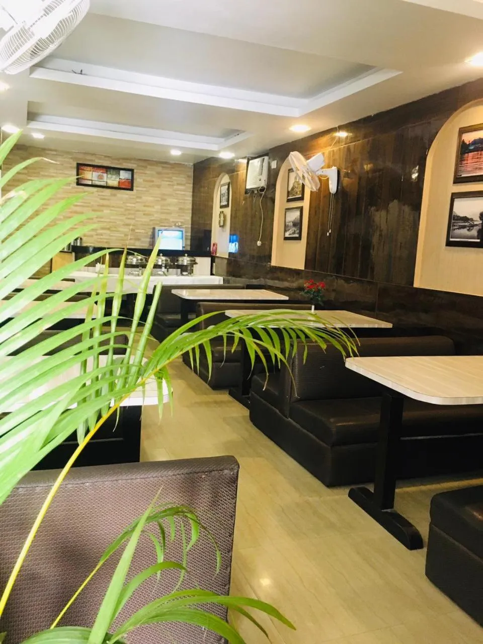 Restaurant/places to eat in Hotel Maharaja Inn by Geetanjali Hotels