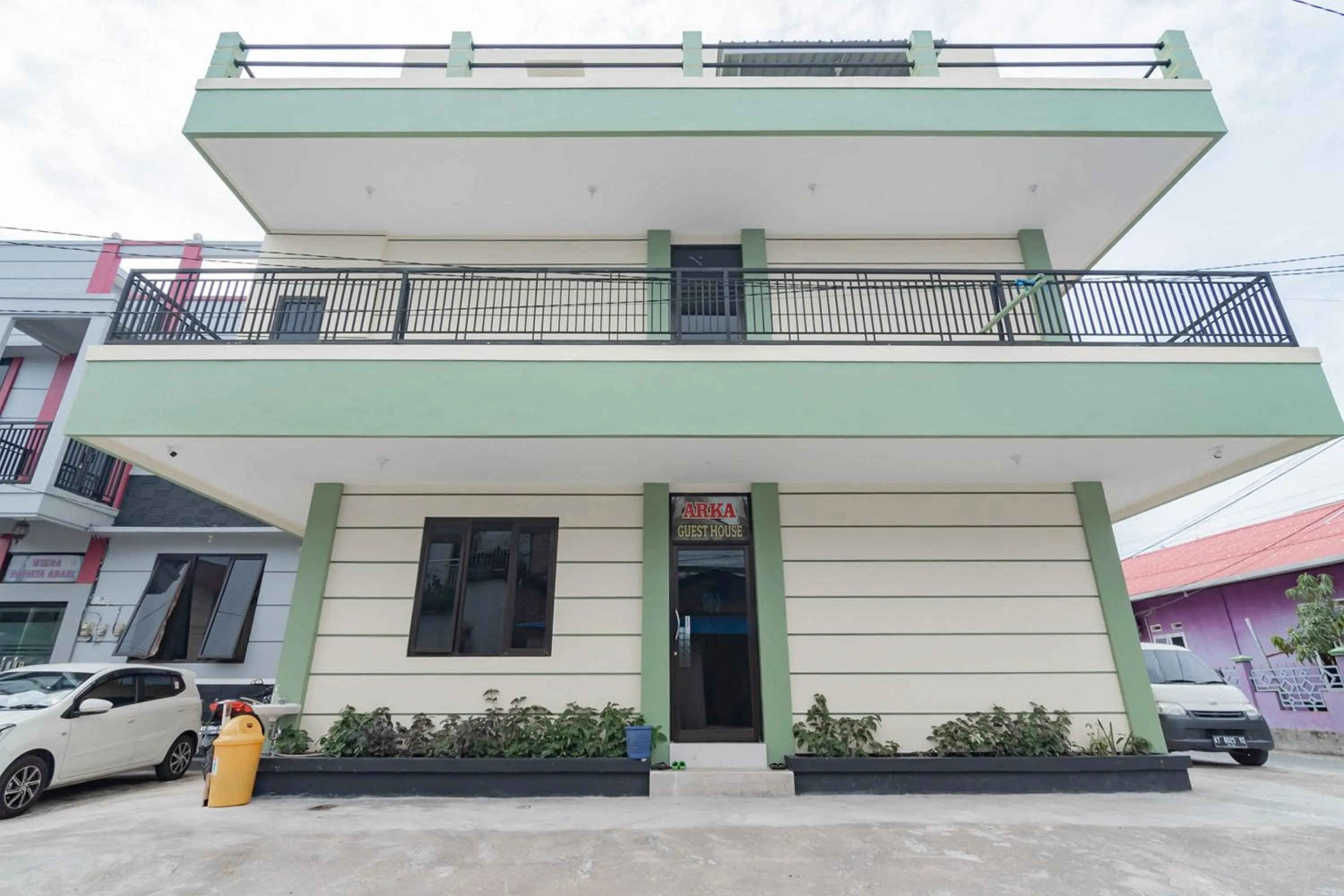 Property building in RedDoorz near Arka Sepinggan Airport Balikpapan