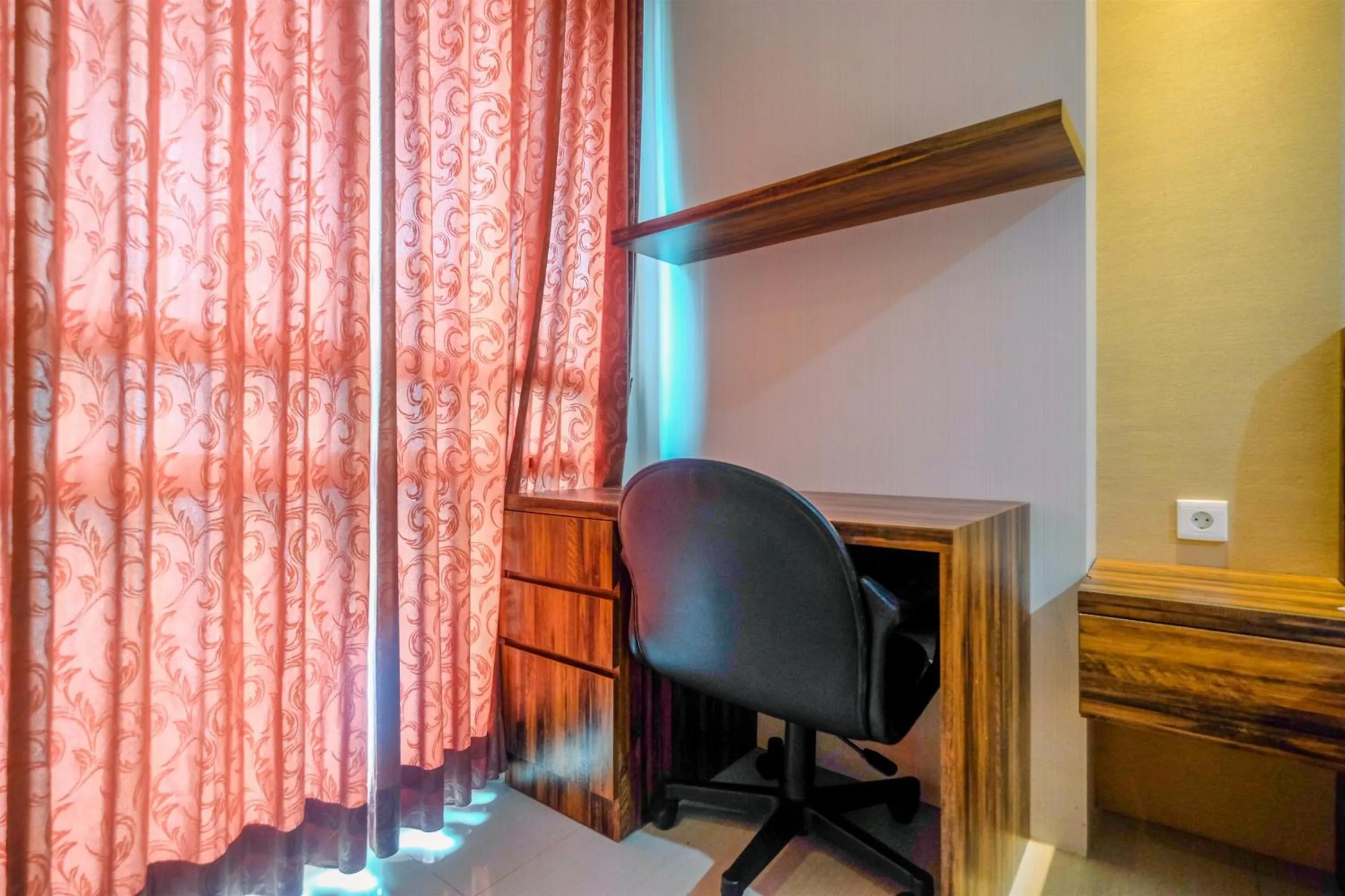 Fully Furnished Apartment with Comfortable Design 1BR Woodland Park Residence By Travelio