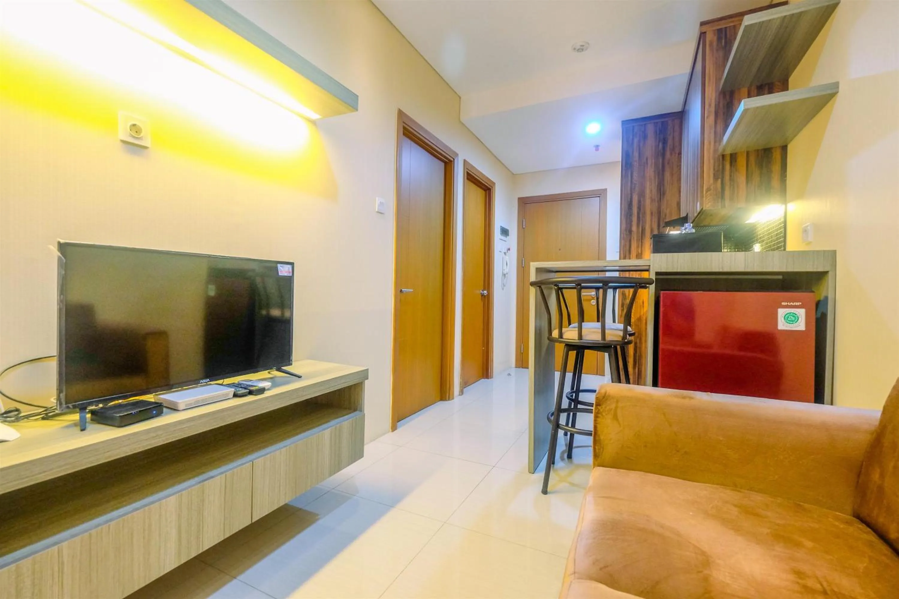 Photo of the whole room in Fully Furnished Apartment with Comfortable Design 1BR Woodland Park Residence By Travelio