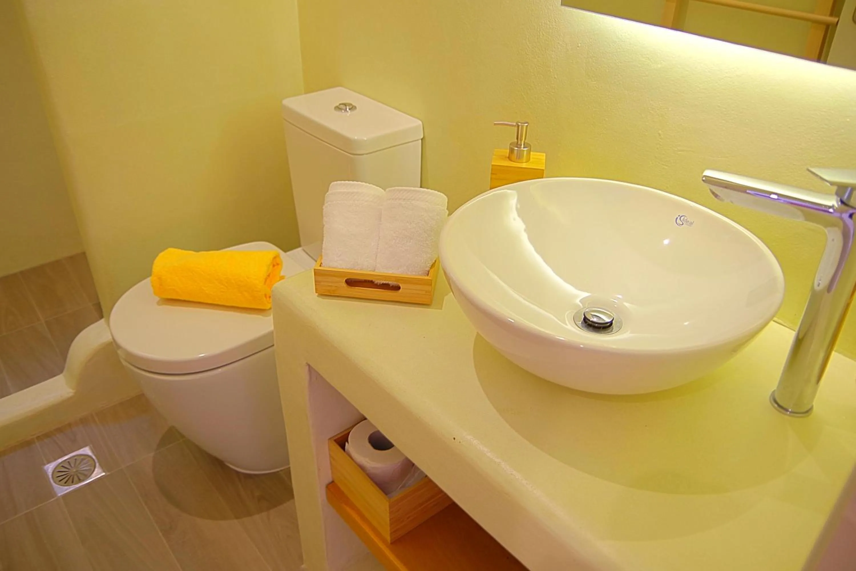 Toilet in Xenios Zeus Apartments