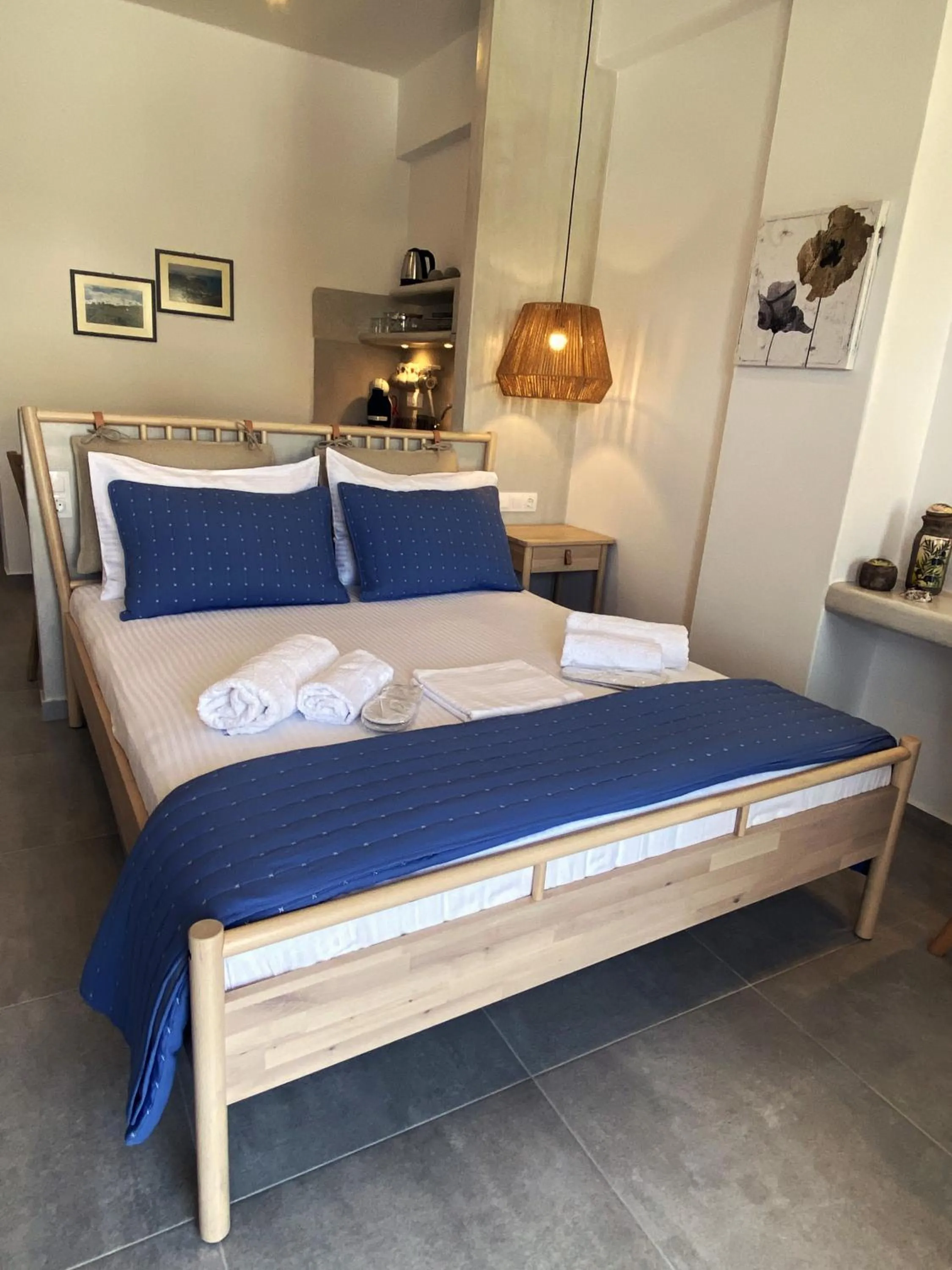 Bed in Xenios Zeus Apartments