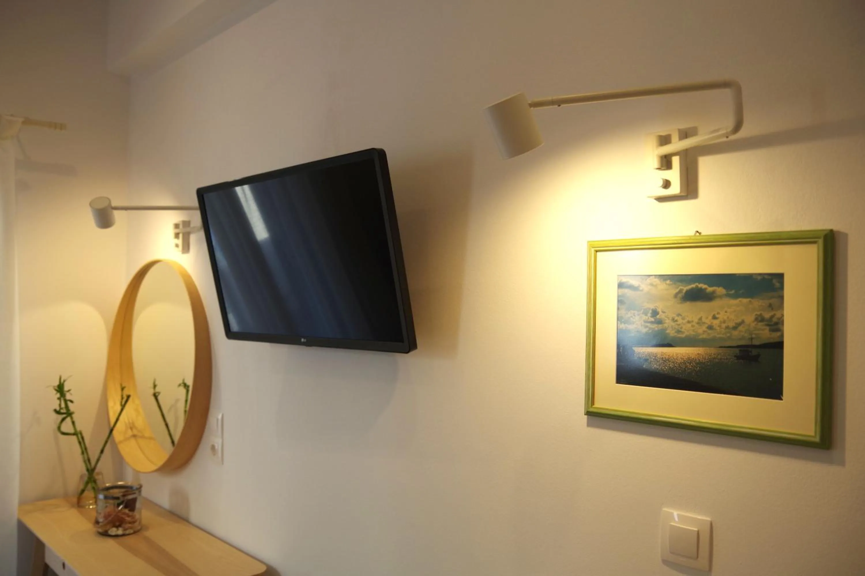 TV and multimedia in Xenios Zeus Apartments