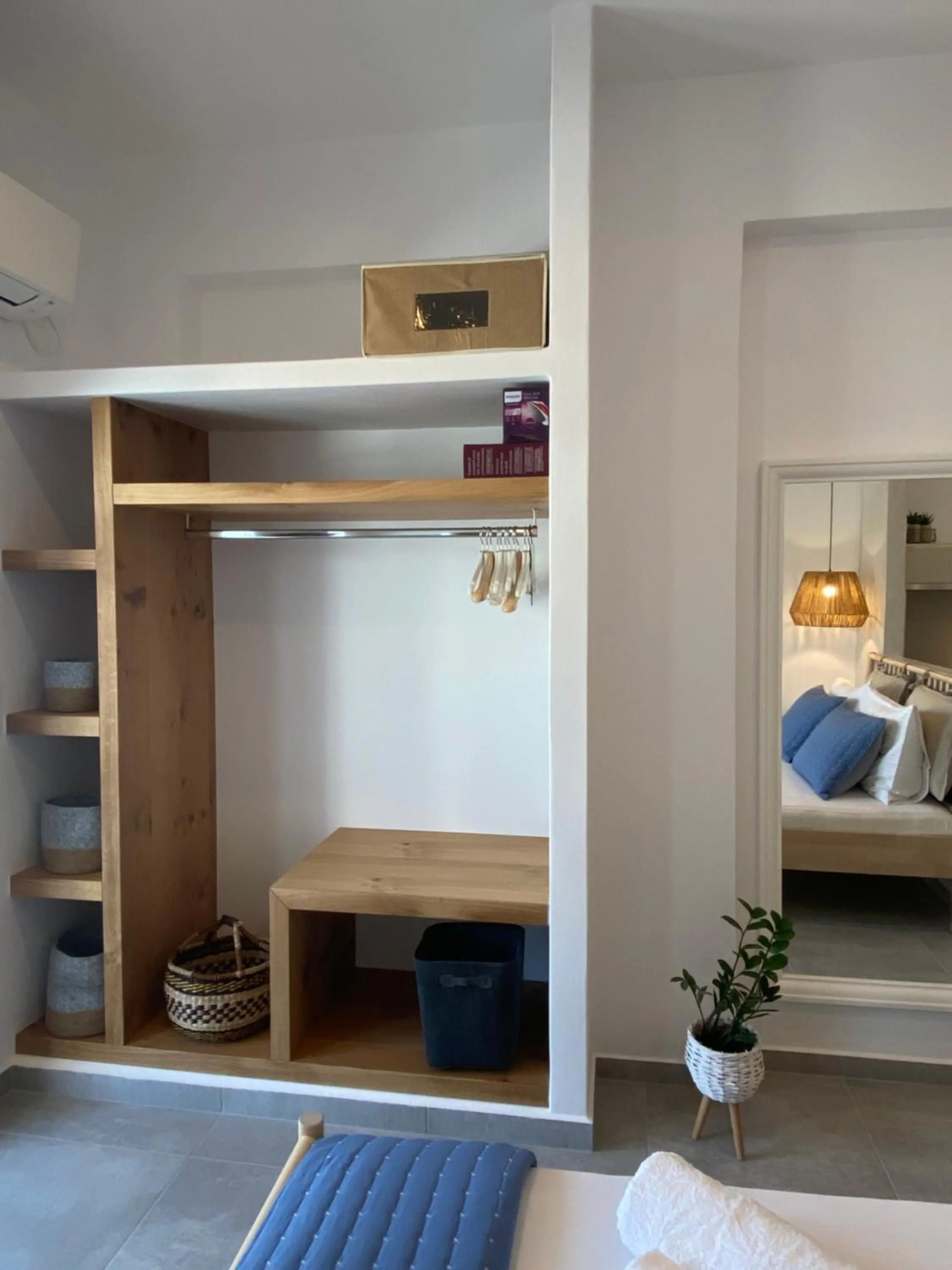wardrobe, Bed in Xenios Zeus Apartments
