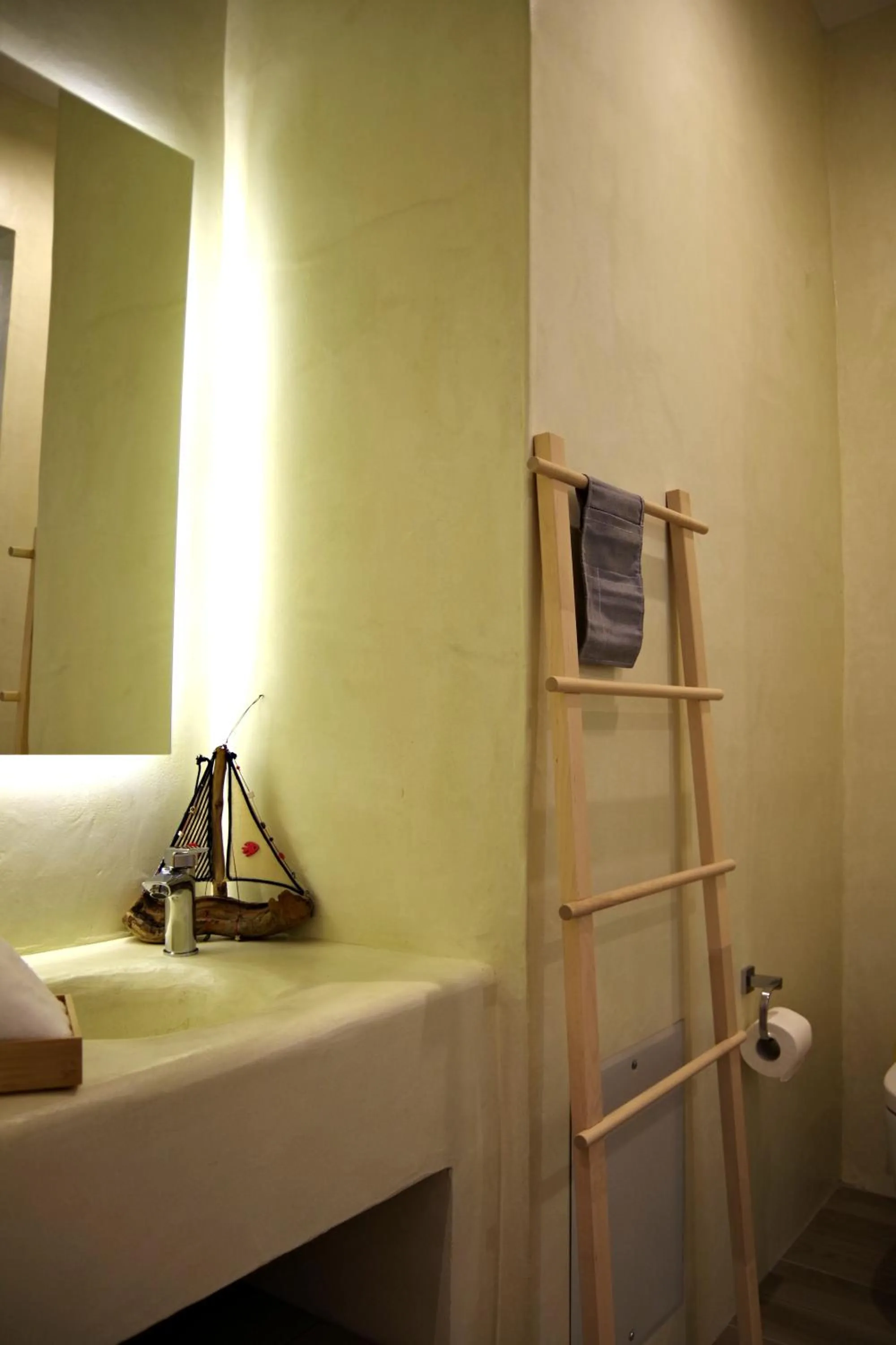 Toilet, Bed in Xenios Zeus Apartments