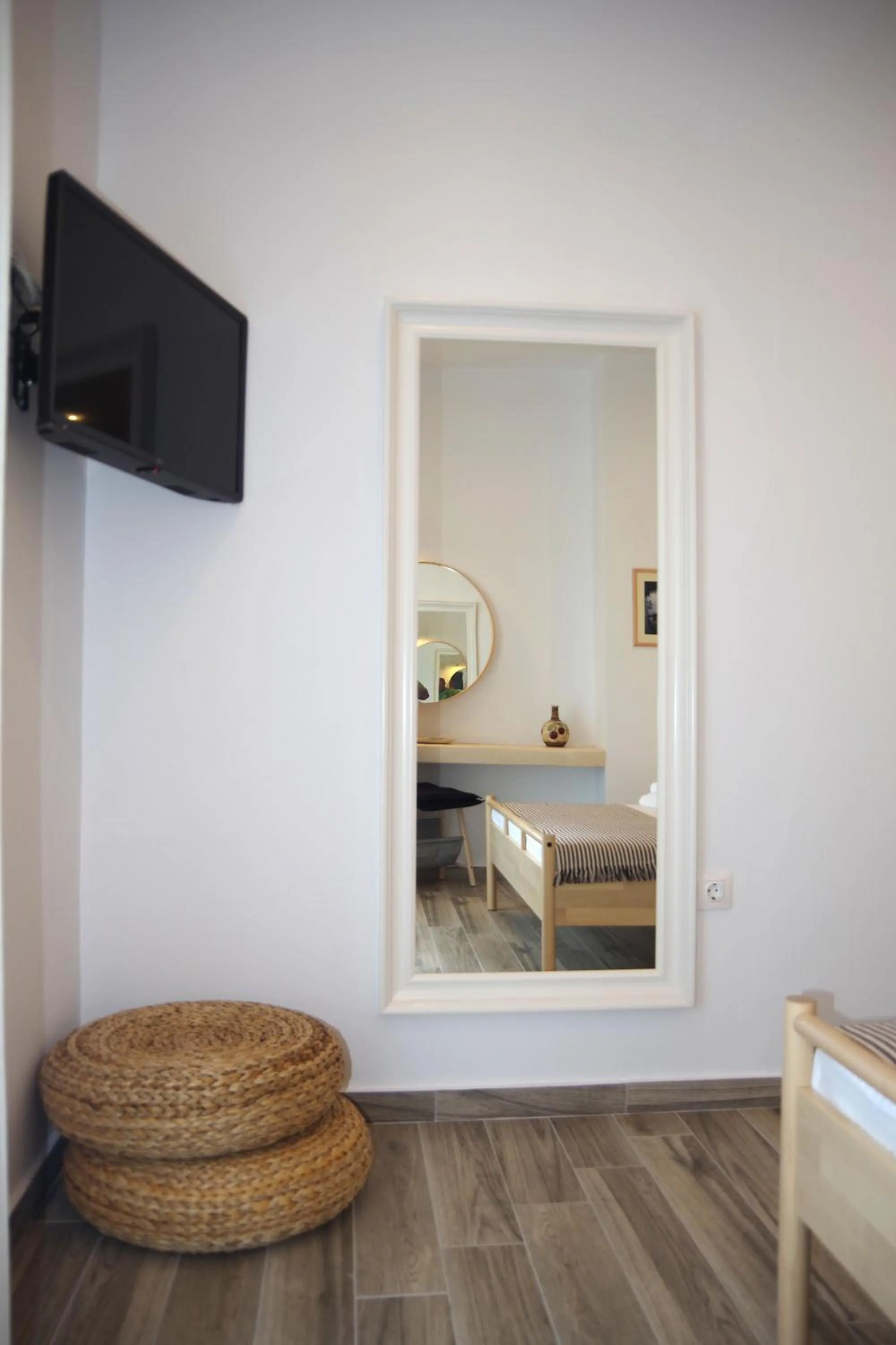 TV and multimedia in Xenios Zeus Apartments