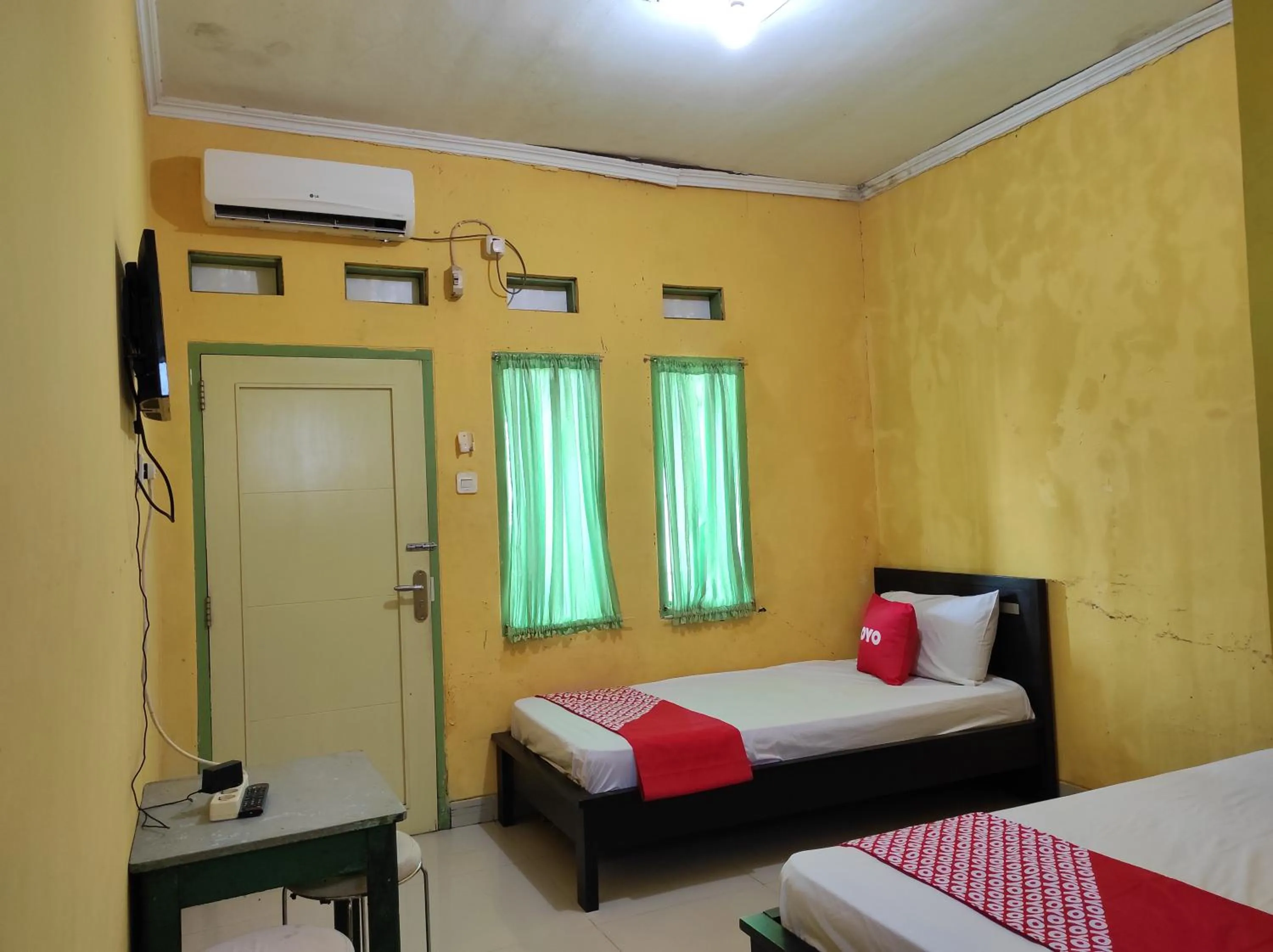 Bedroom, Bed in OYO 90333 Wisma Tenang Jaya Syariah