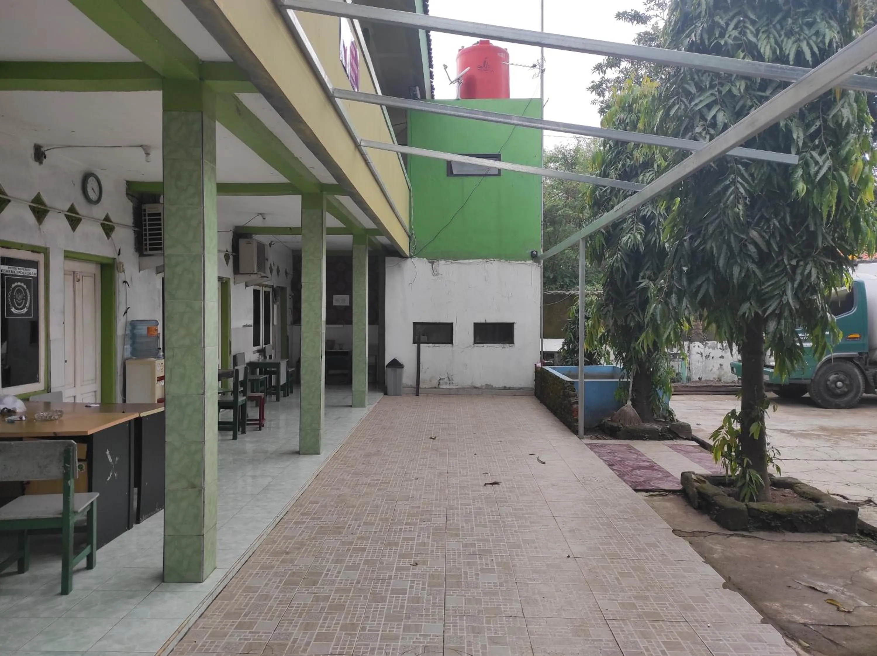 Facade/entrance in OYO 90333 Wisma Tenang Jaya Syariah