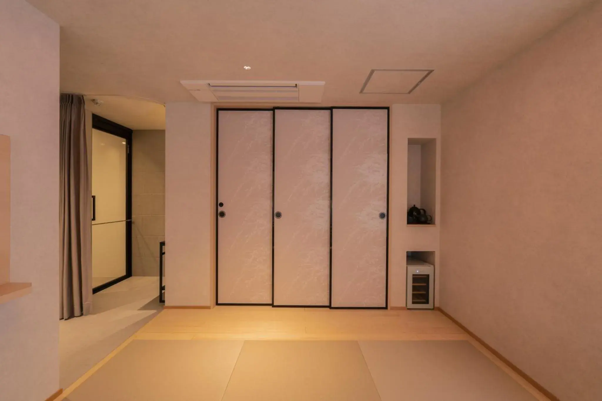 Photo of the whole room in moire HOTEL YOSHIWARA Photo of the whole room in moire HOTEL YOSHIWARA