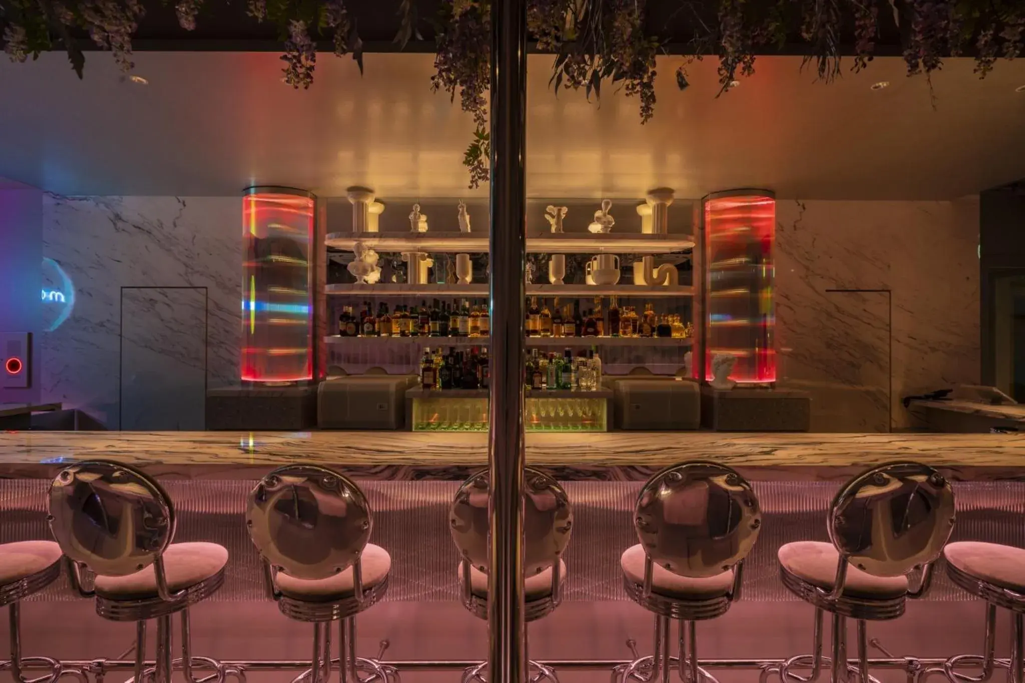 Lounge or bar in moire HOTEL YOSHIWARA Lounge or bar in moire HOTEL YOSHIWARA