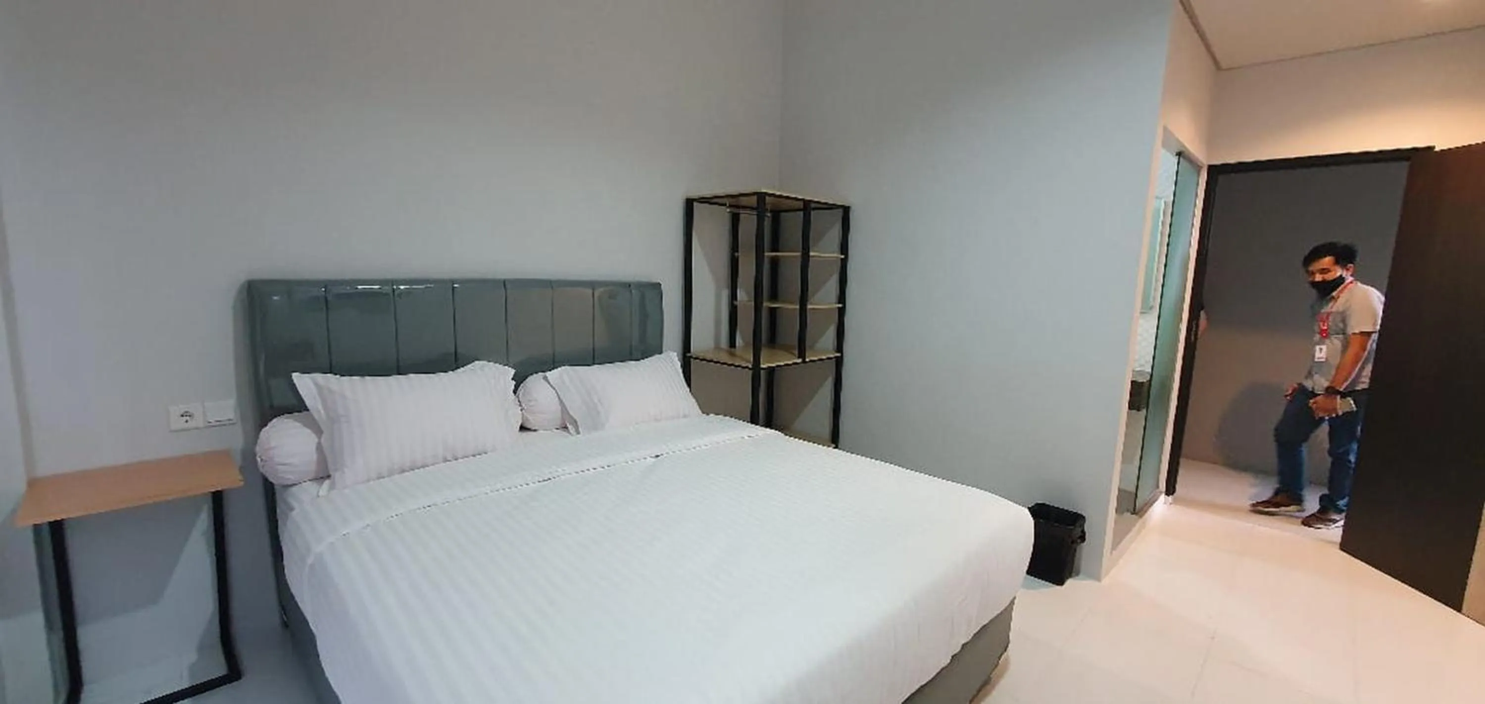 Bedroom, Bed in RedDoorz Plus near Siloam Hospital Balikpapan