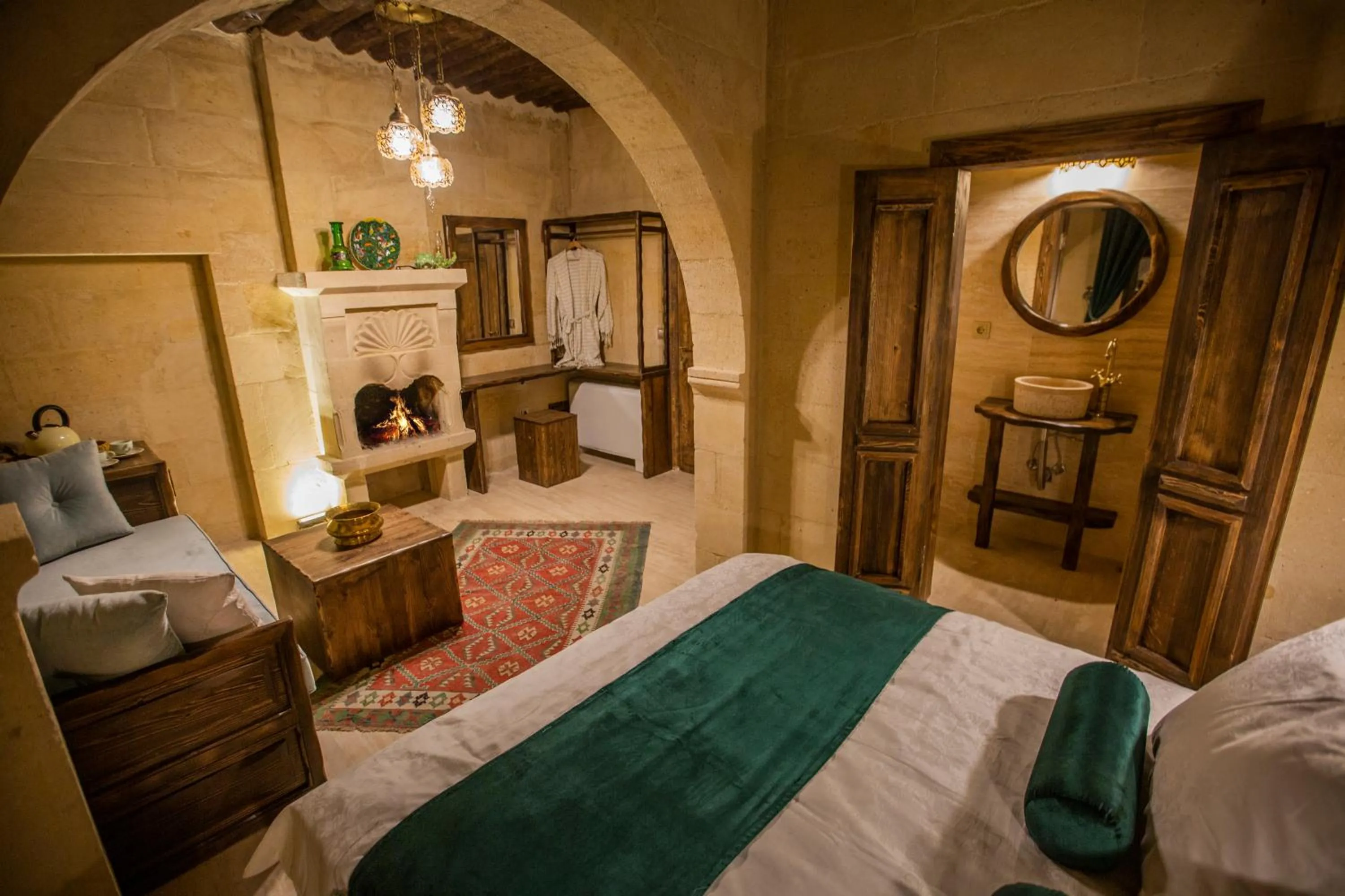 Photo of the whole room, Bed in Mak's Cave House