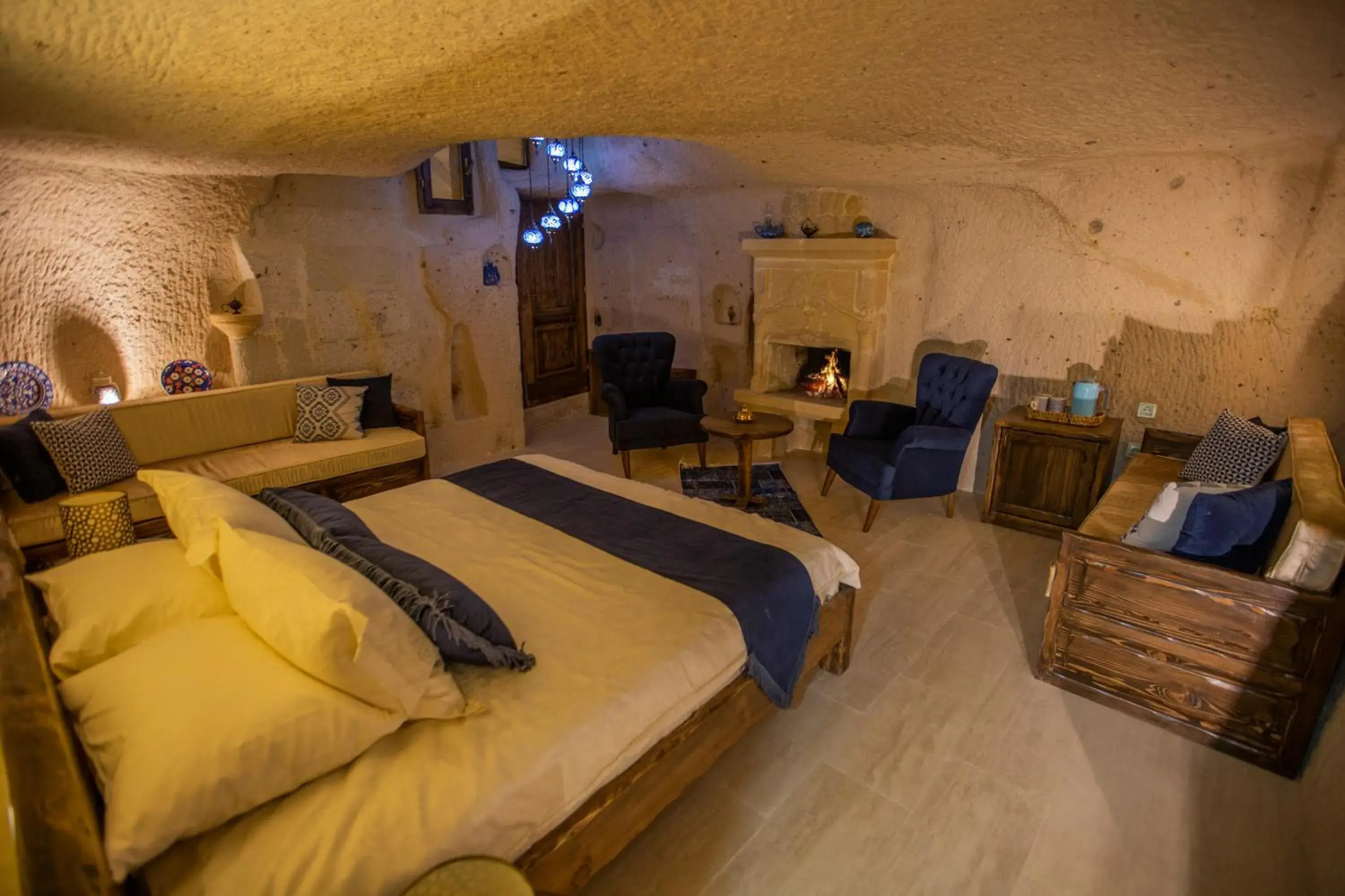 flat iron, Bed in Mak's Cave House flat iron, Bed in Mak's Cave House