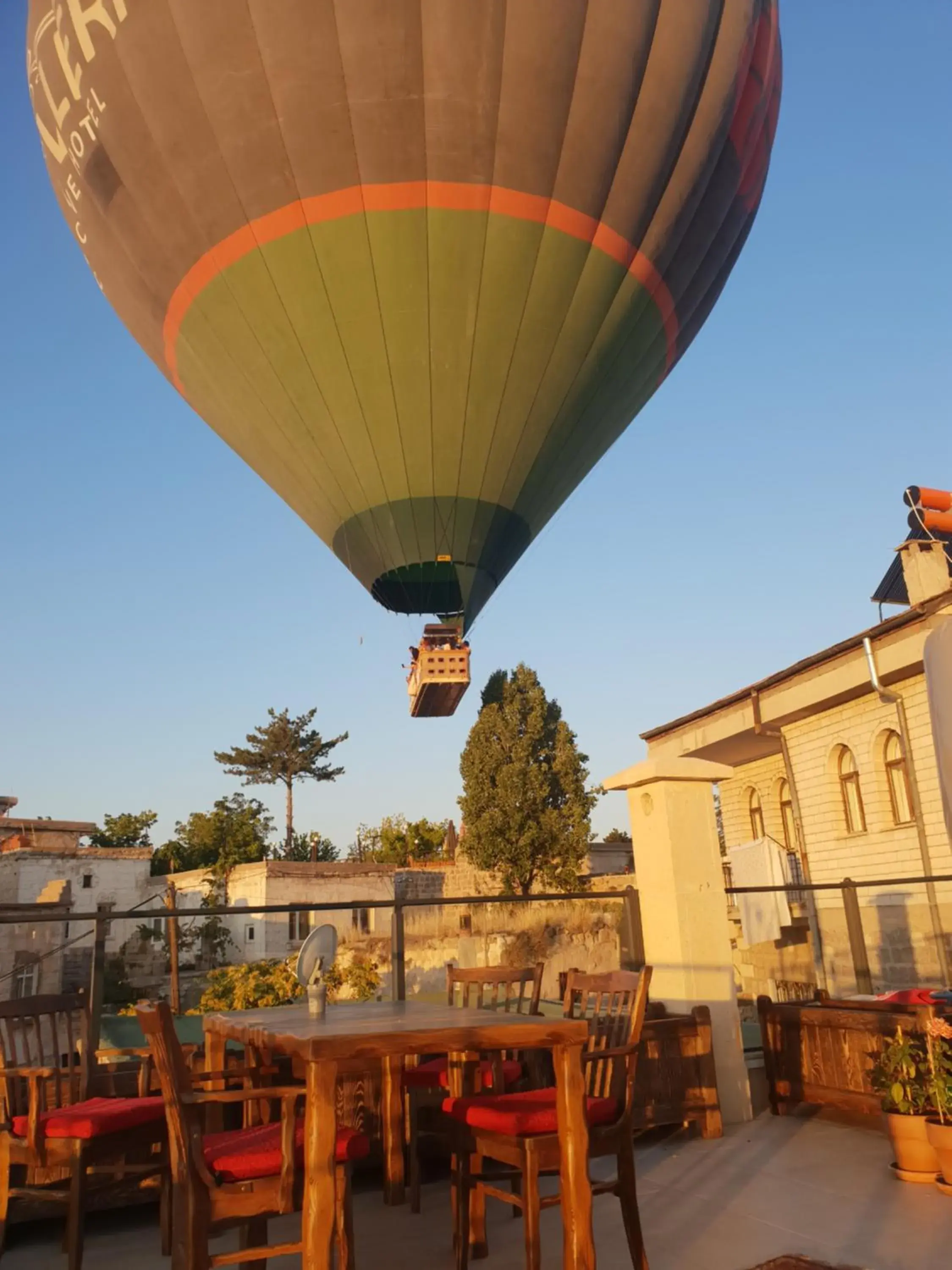 Property building in Mak's Cave House Property building in Mak's Cave House