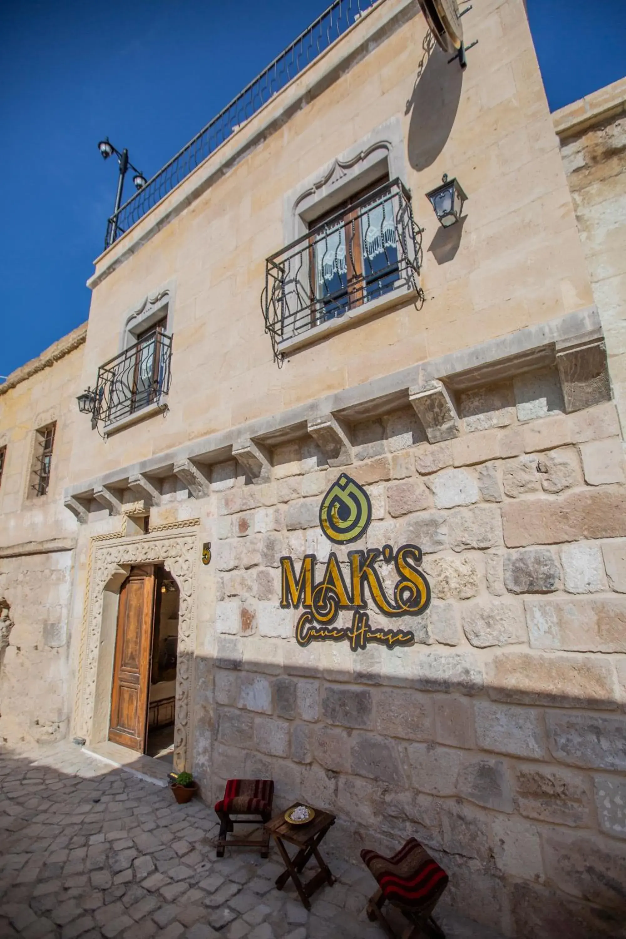 Property building in Mak's Cave House Property building in Mak's Cave House