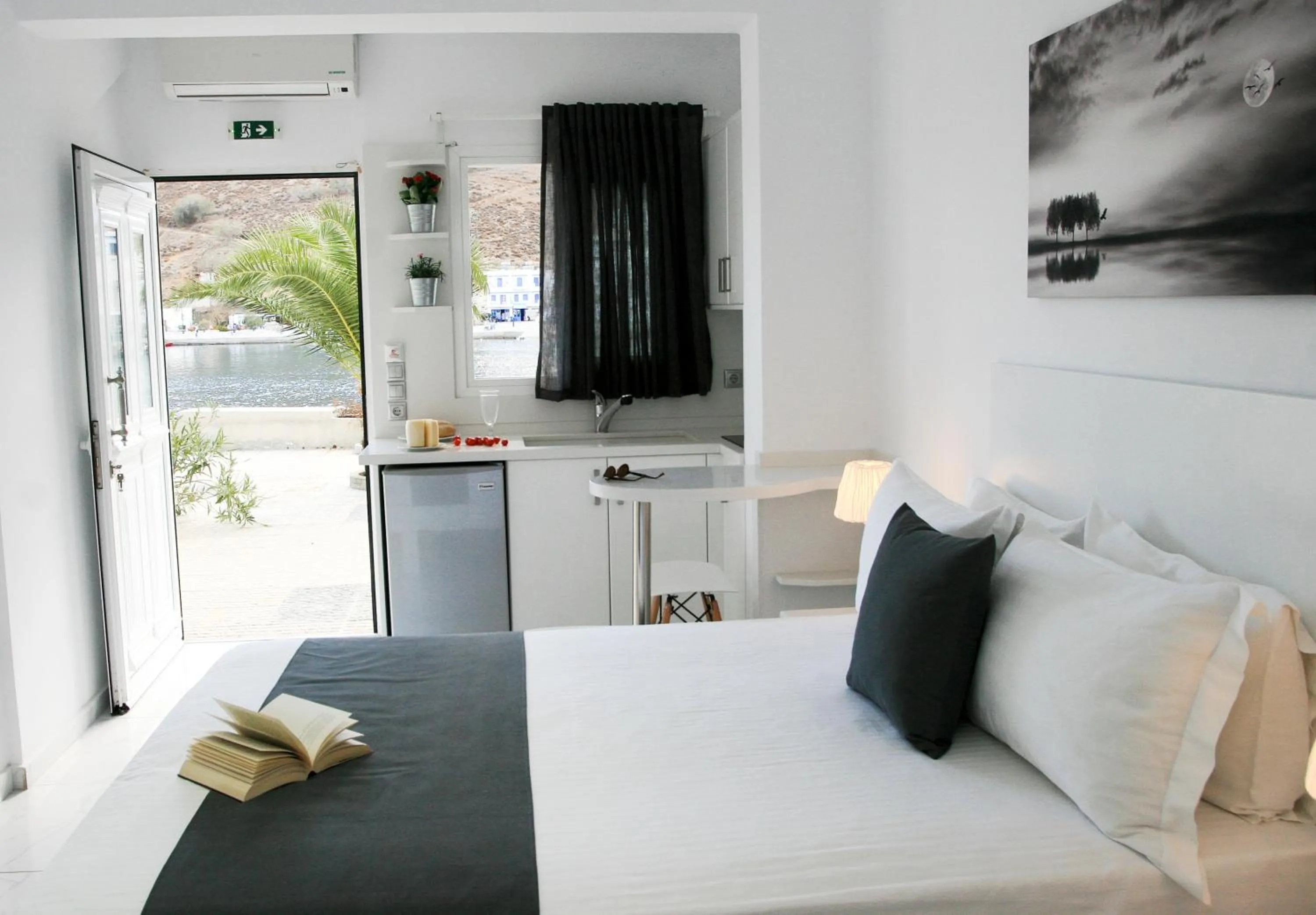Sea view, Bed in Vithos Seaside Aparthotel