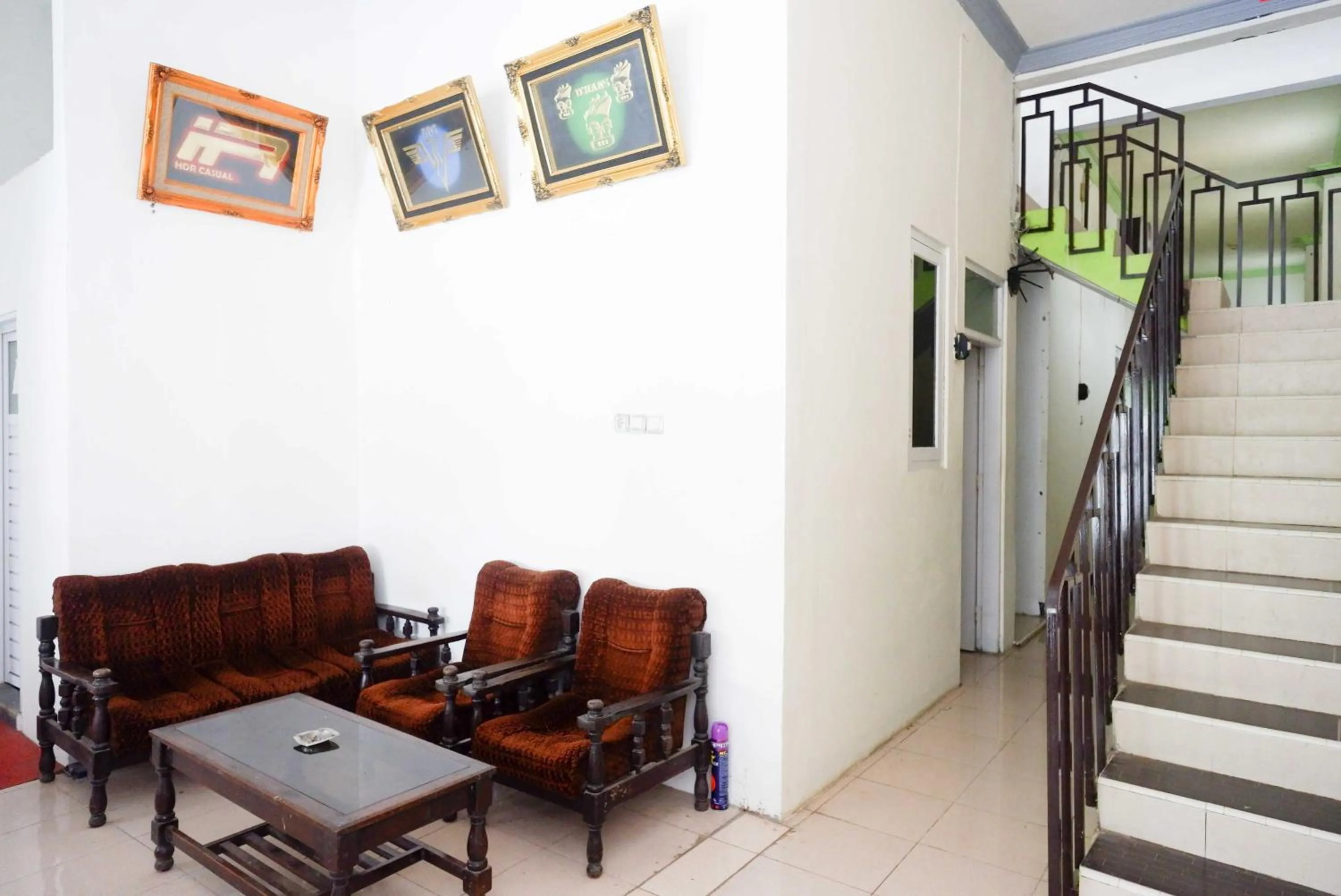 Lobby or reception in RedDoorz Syariah near Alun Alun Kajen