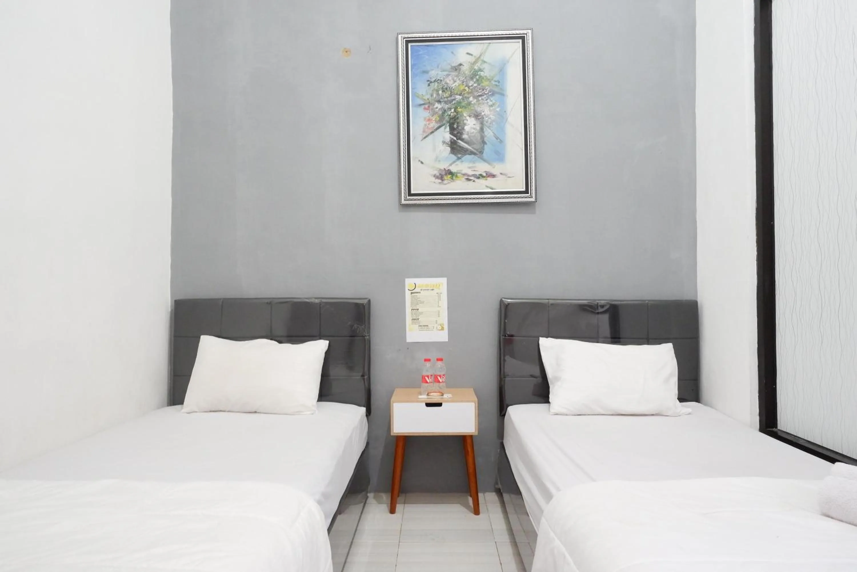 Bedroom, Bed in RedDoorz Syariah near Alun Alun Kajen