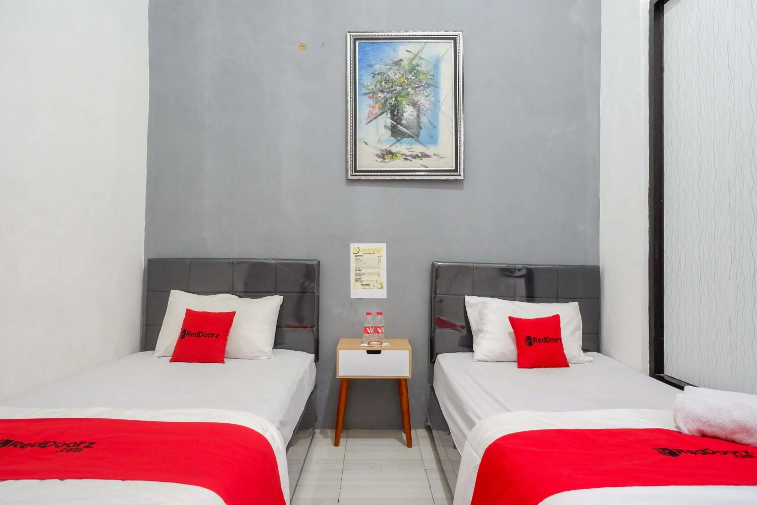 Bedroom, Bed in RedDoorz Syariah near Alun Alun Kajen