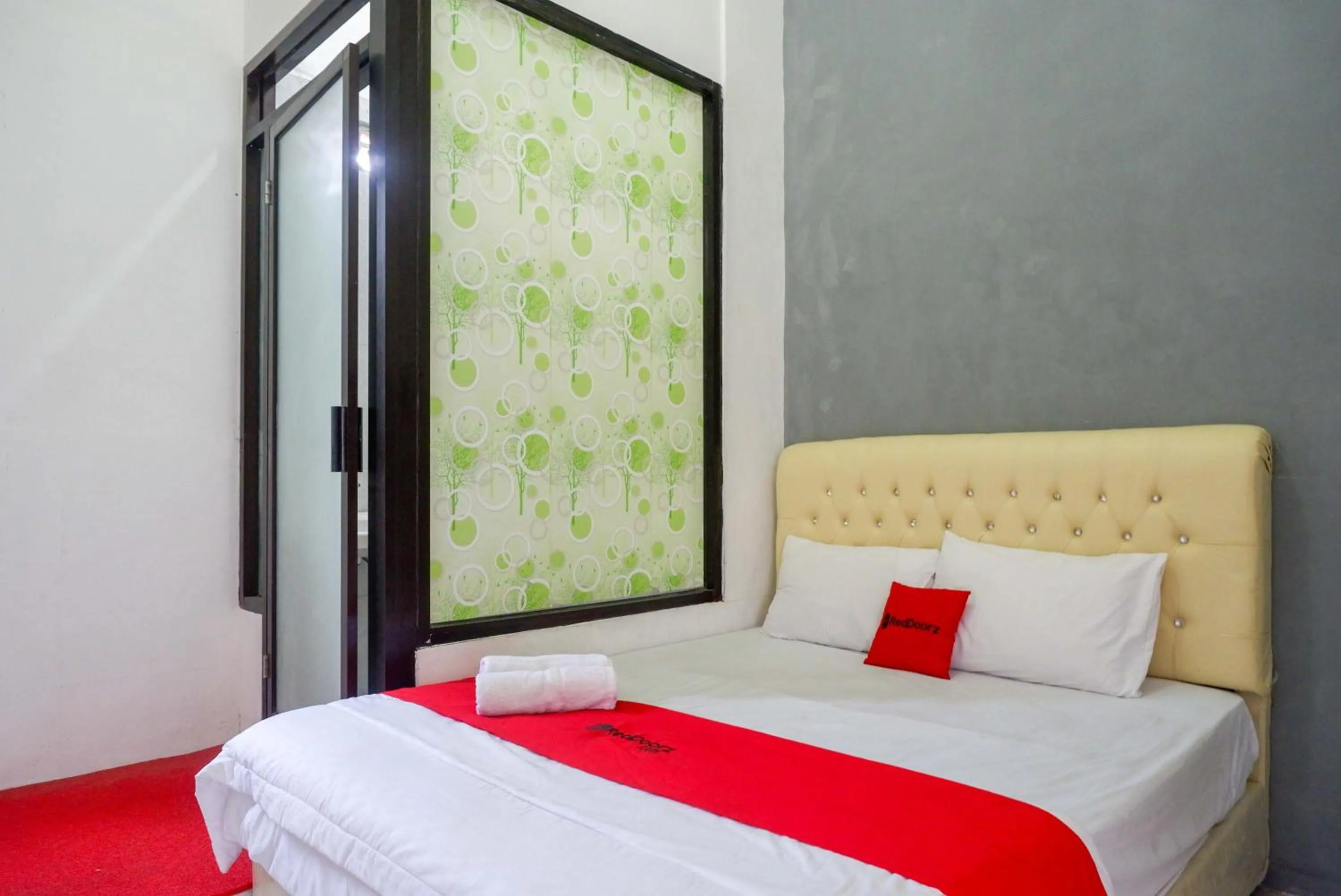 Bedroom, Bed in RedDoorz Syariah near Alun Alun Kajen
