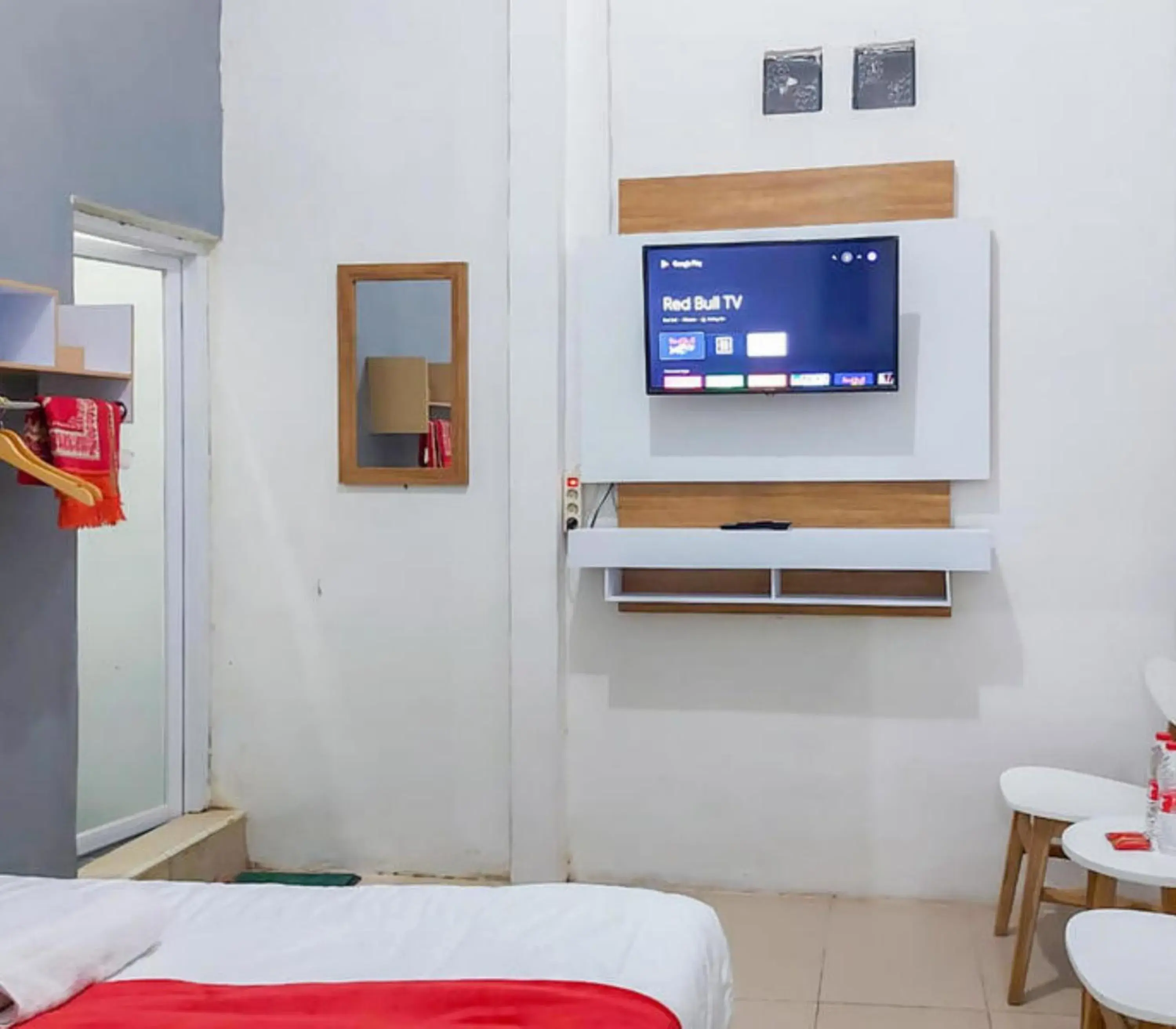 Standard Double Room in RedDoorz Syariah near Alun Alun Kajen Standard Double Room in RedDoorz Syariah near Alun Alun Kajen