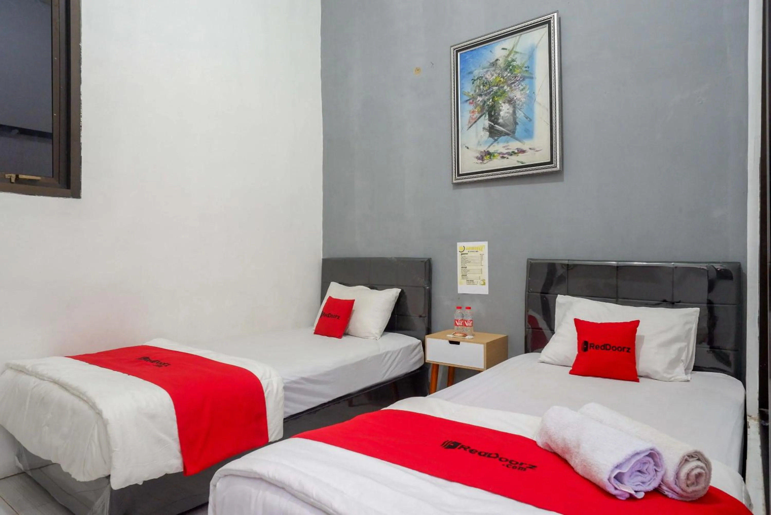 Bedroom, Bed in RedDoorz Syariah near Alun Alun Kajen