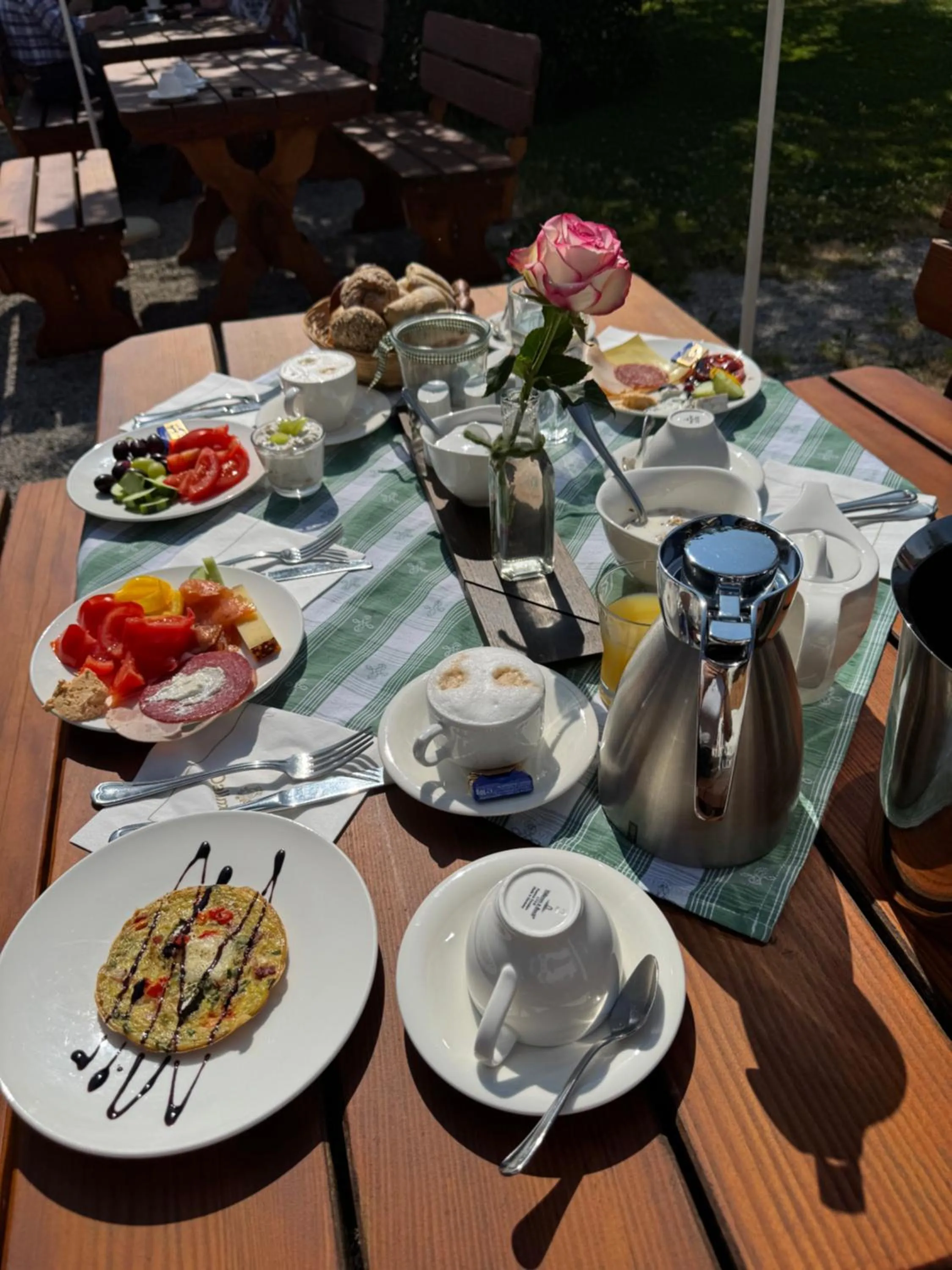 Breakfast in Pension Schweizerhaus Garni