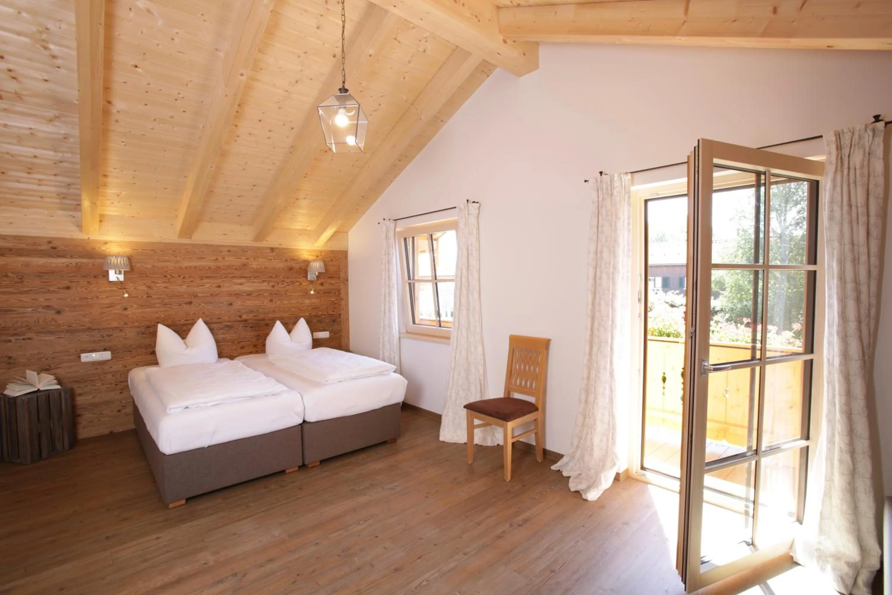 Photo of the whole room, Bed in Pension Schweizerhaus Garni