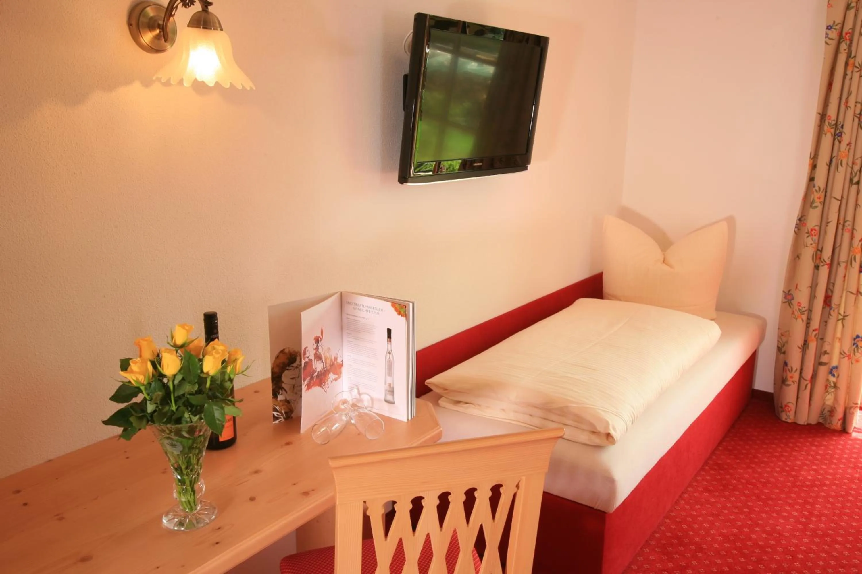 Photo of the whole room, Bed in Pension Schweizerhaus Garni