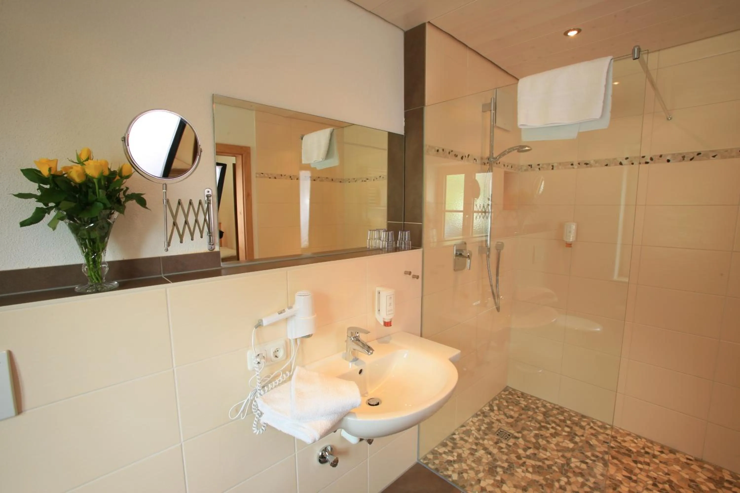 Bathroom in Pension Schweizerhaus Garni