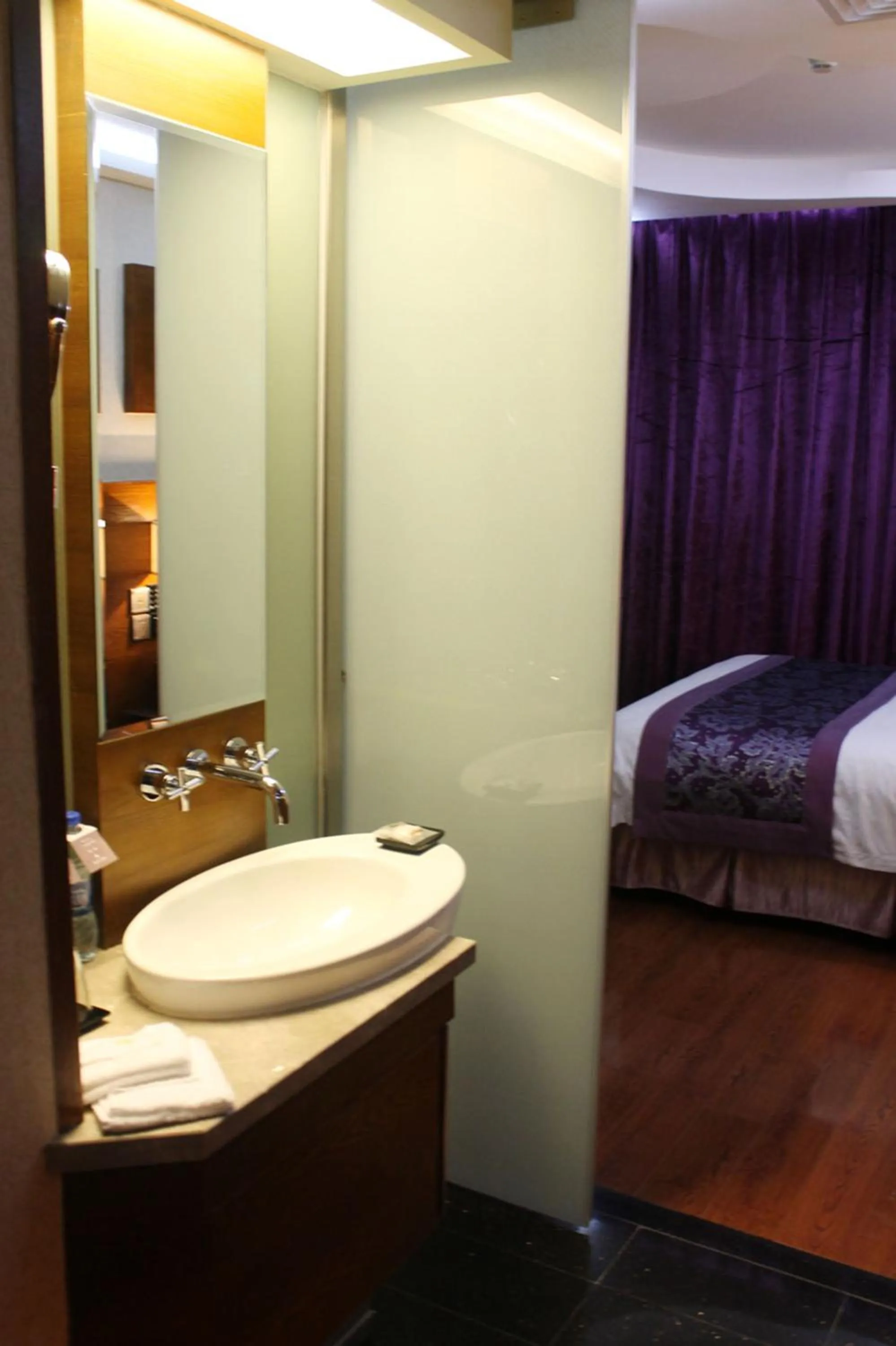 Bathroom, Bed in Holiday Inn Express Xiamen LuShan