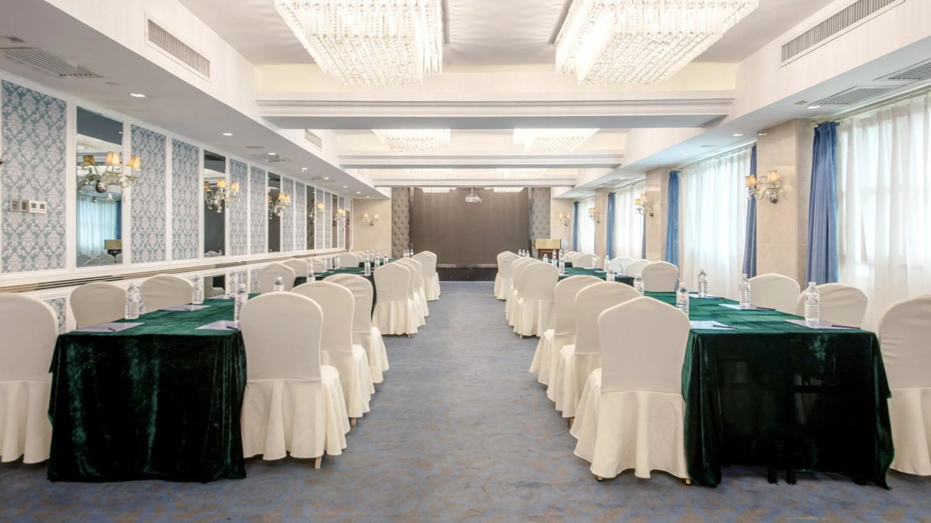 Meeting/conference room in Holiday Inn Express Xiamen LuShan