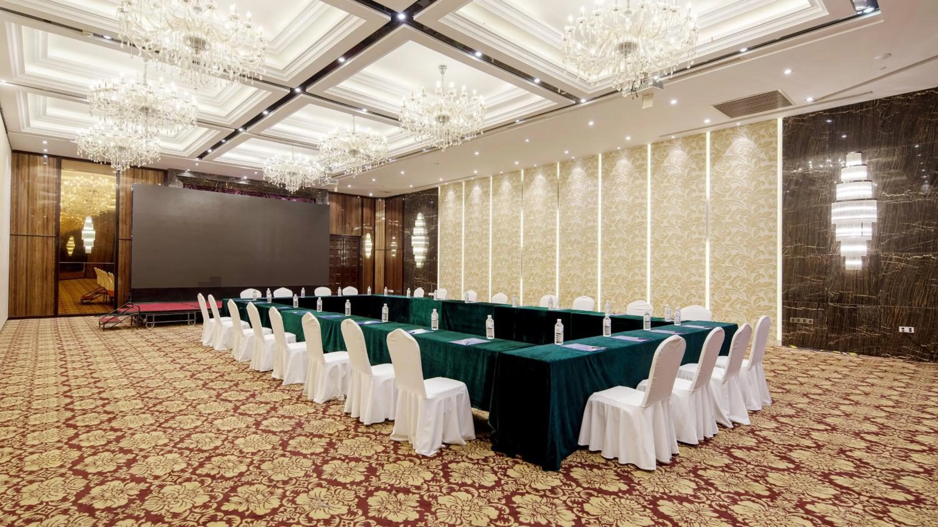 Meeting/conference room in Holiday Inn Express Xiamen LuShan