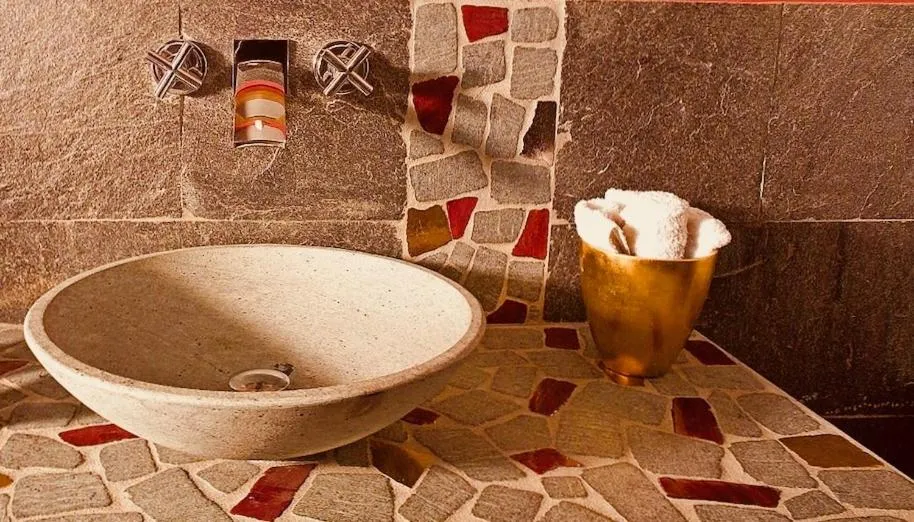 Bathroom in Cascina Canée
