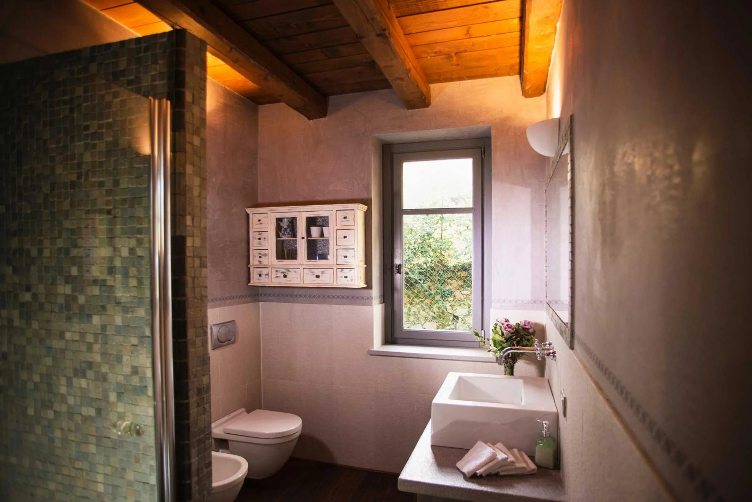 Bathroom in Cascina Canée