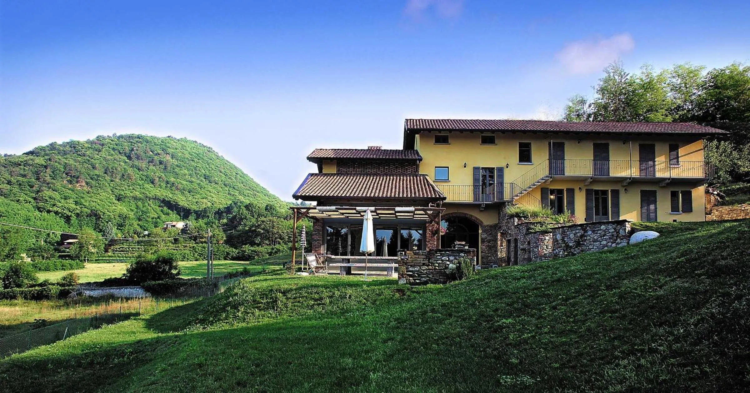 Property building in Cascina Canée