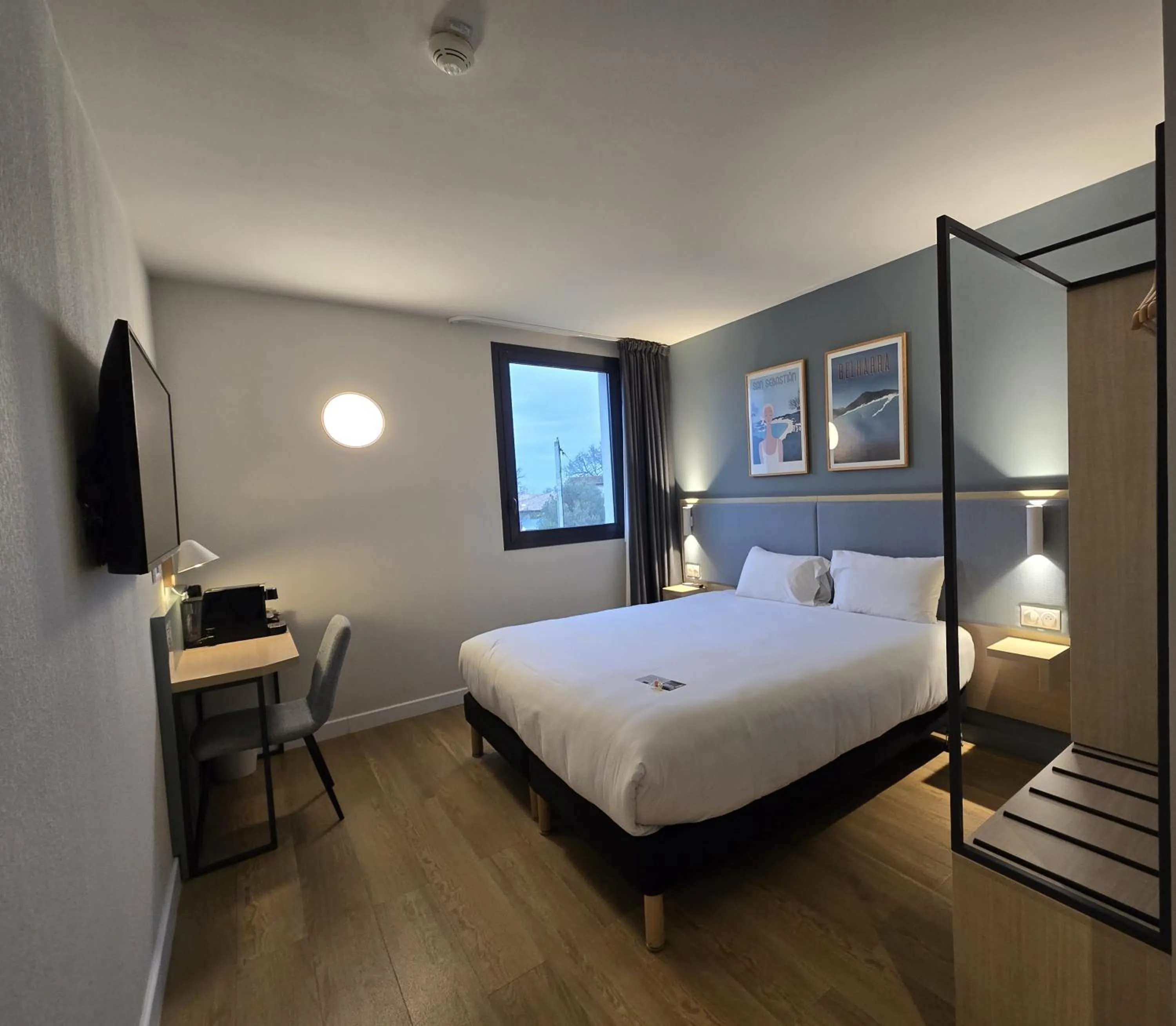 Bed in Kyriad Bordeaux Nord Sainte Eulalie