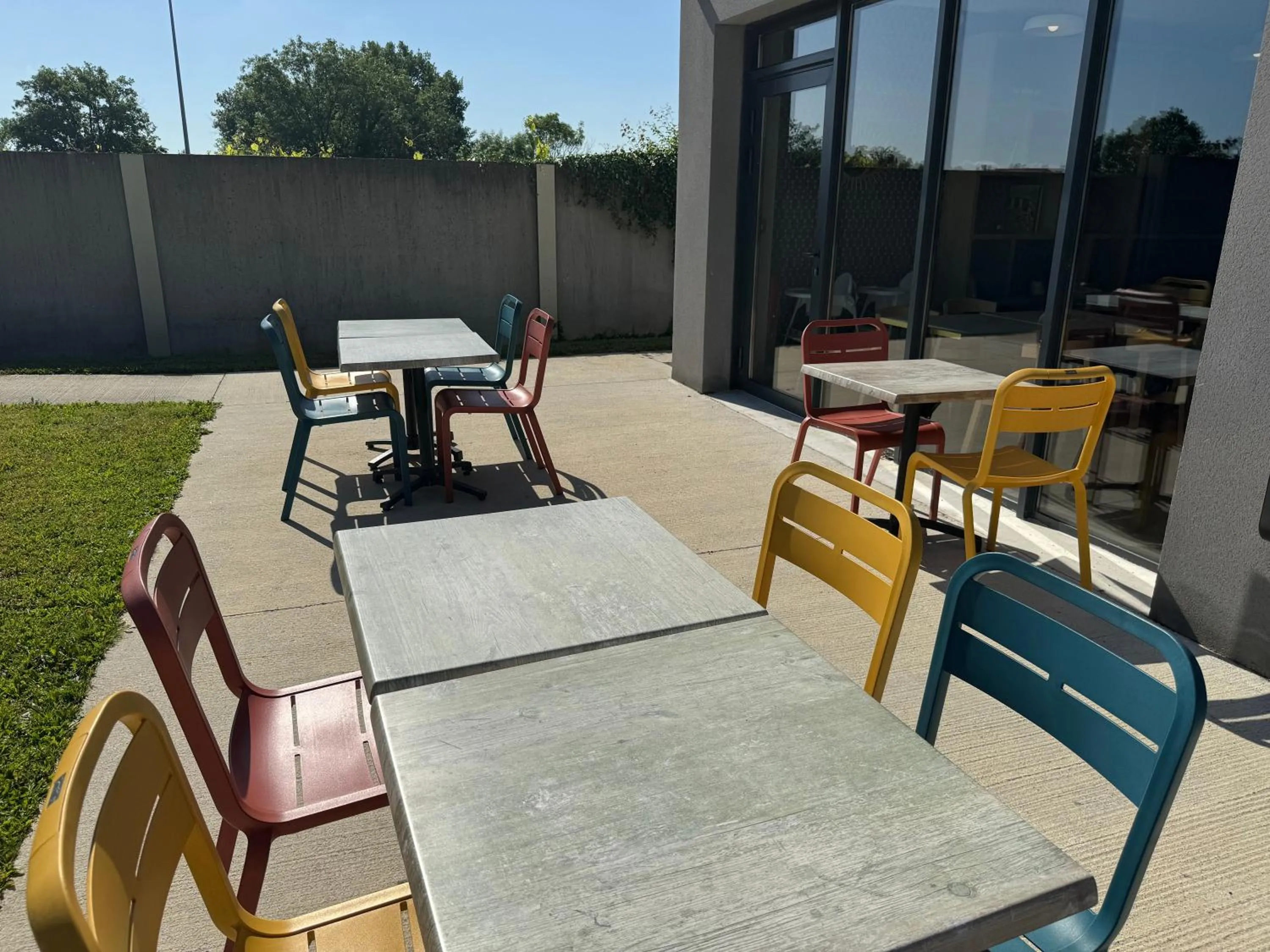 Patio in Kyriad Bordeaux Nord Sainte Eulalie