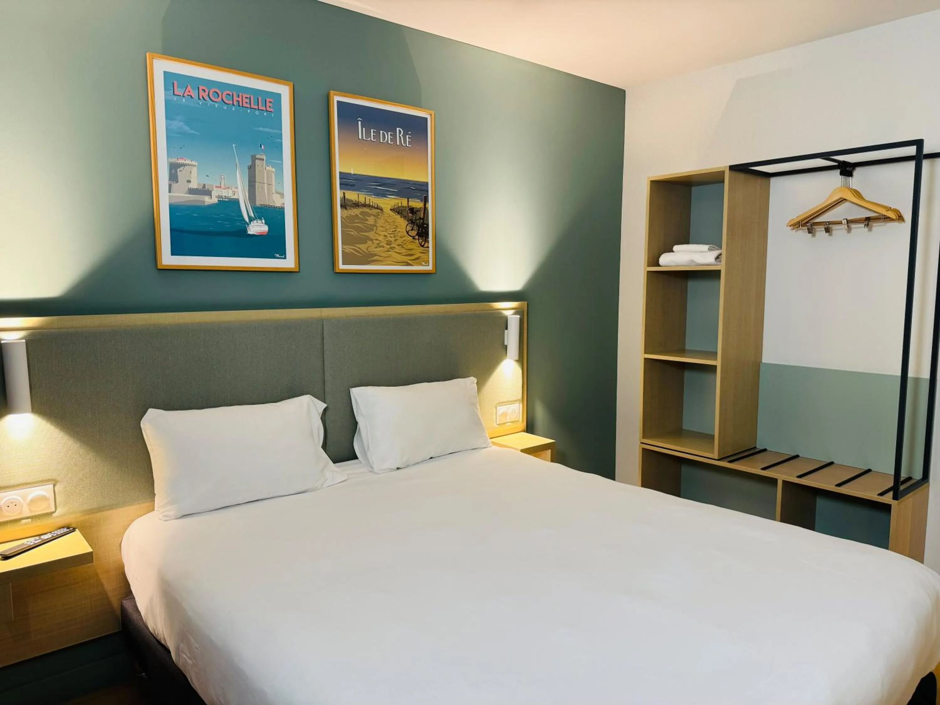 View (from property/room), Bed in Kyriad Bordeaux Nord Sainte Eulalie