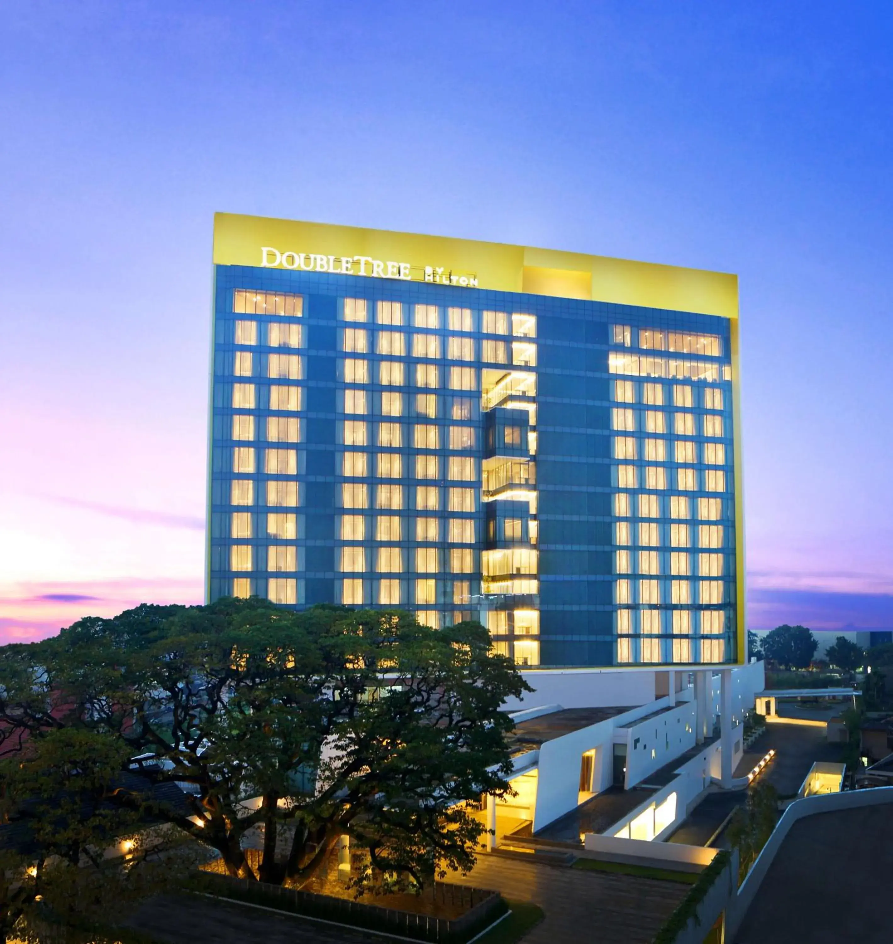 Property building in DoubleTree by Hilton Jakarta - Diponegoro Property building in DoubleTree by Hilton Jakarta - Diponegoro
