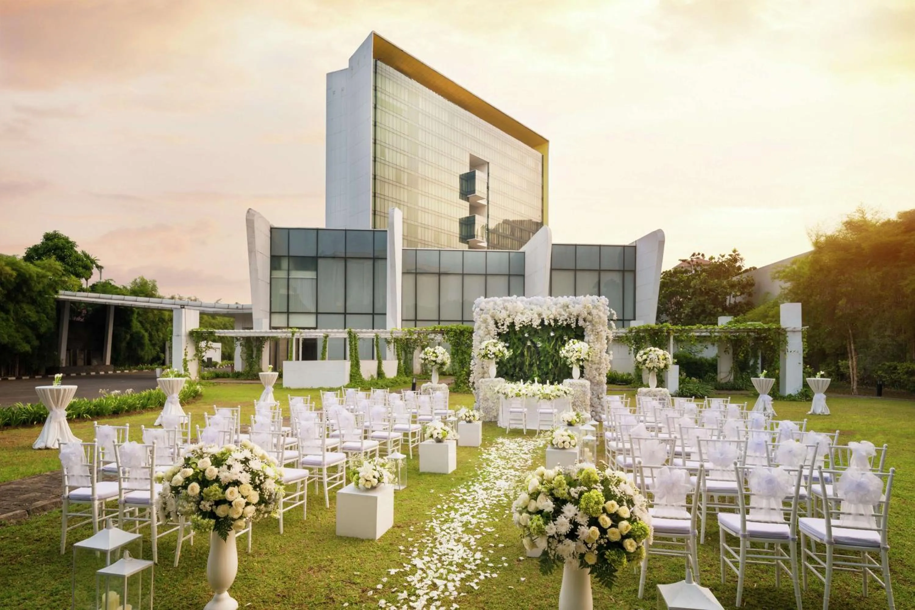 Garden in DoubleTree by Hilton Jakarta - Diponegoro