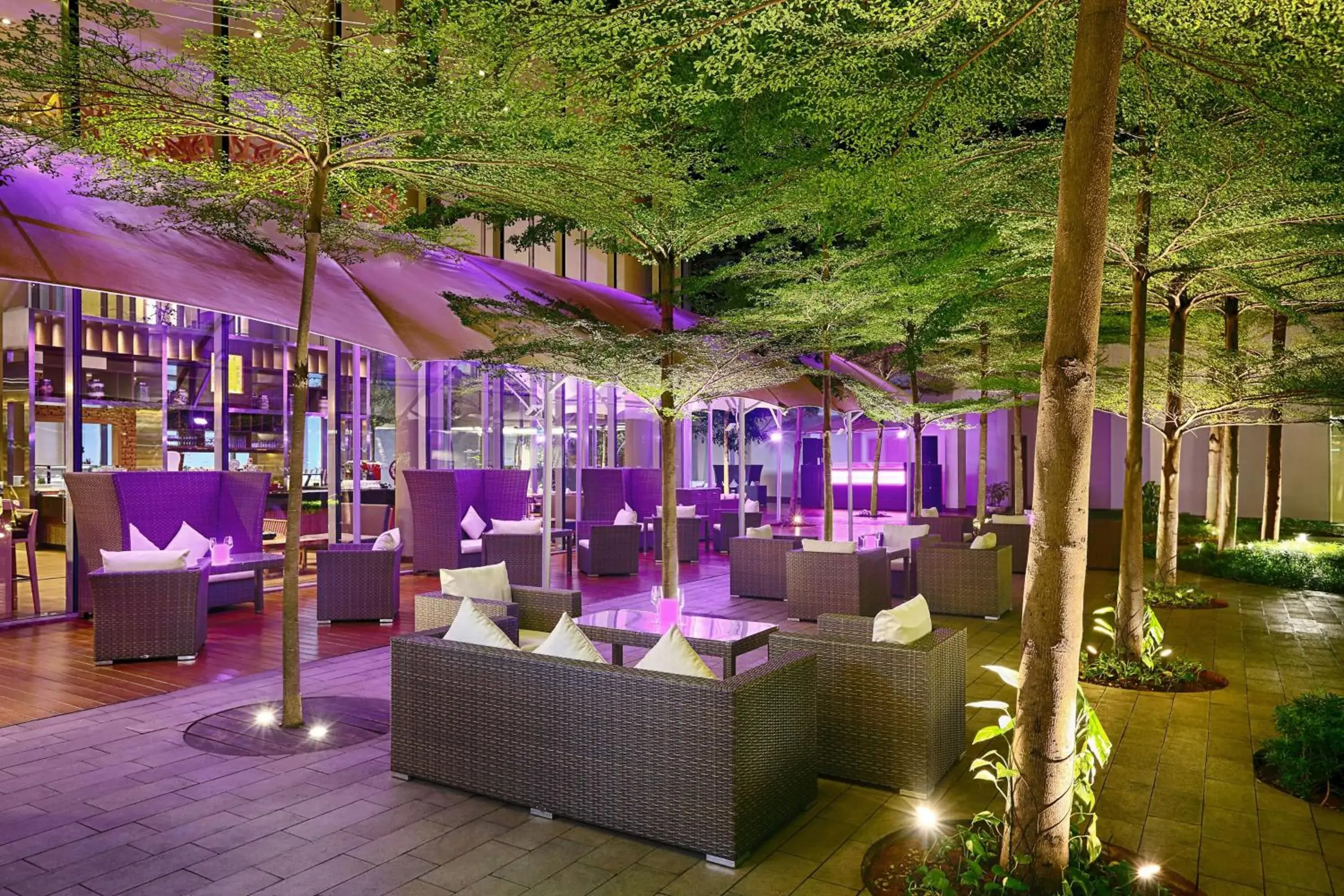 Lounge or bar in DoubleTree by Hilton Jakarta - Diponegoro Lounge or bar in DoubleTree by Hilton Jakarta - Diponegoro