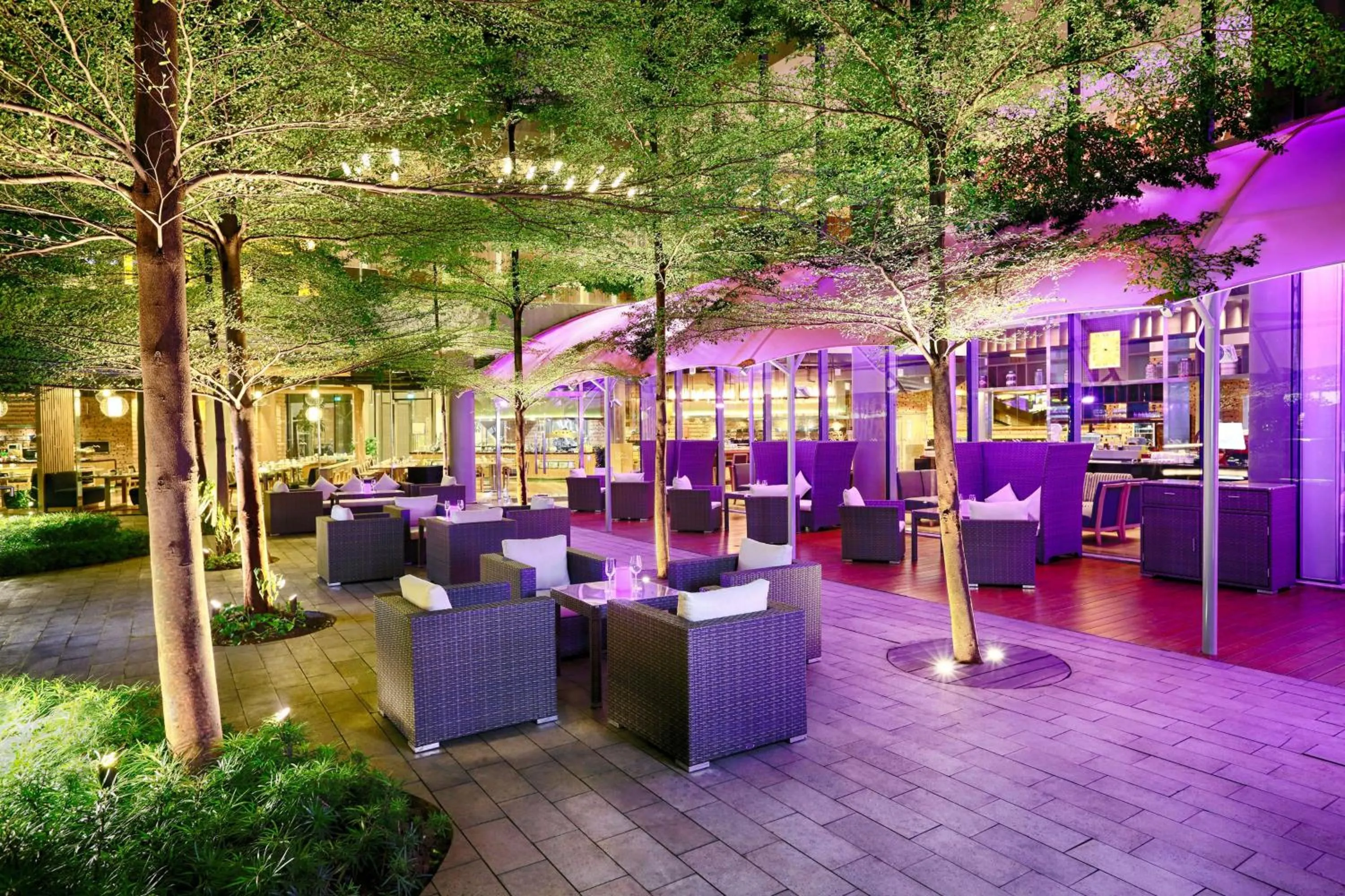 Lounge or bar in DoubleTree by Hilton Jakarta - Diponegoro