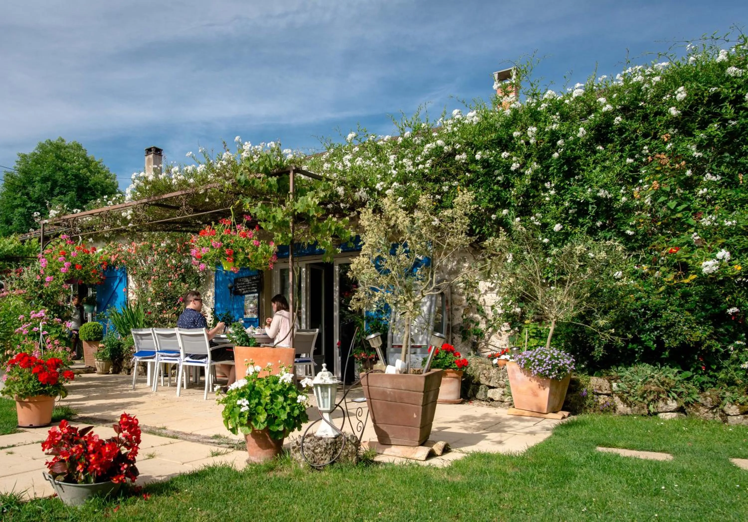 Patio in Chambres d'hôtes Larroquinière